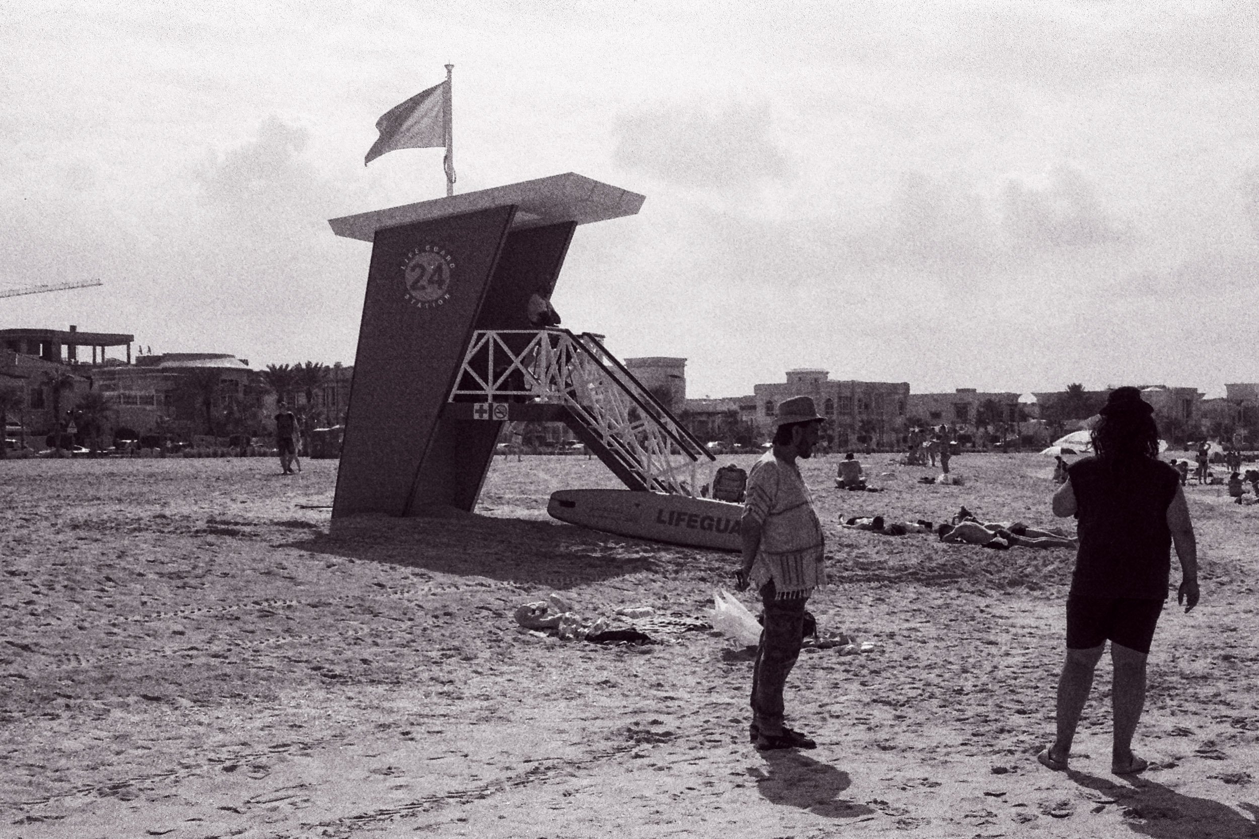 Lifeguard station 24 with villas and a single construction crane behind, Kite Beach, Dubai