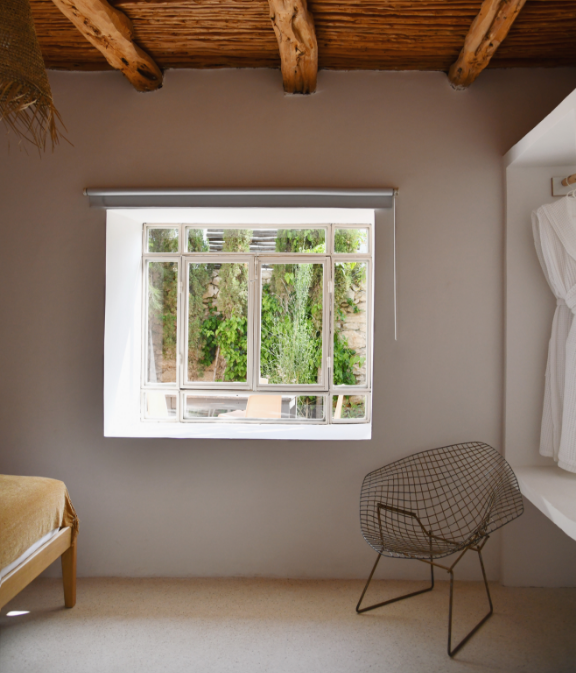 Chambre fonctionnelle et minimaliste inspiration Beldi - Pink pepper house. 