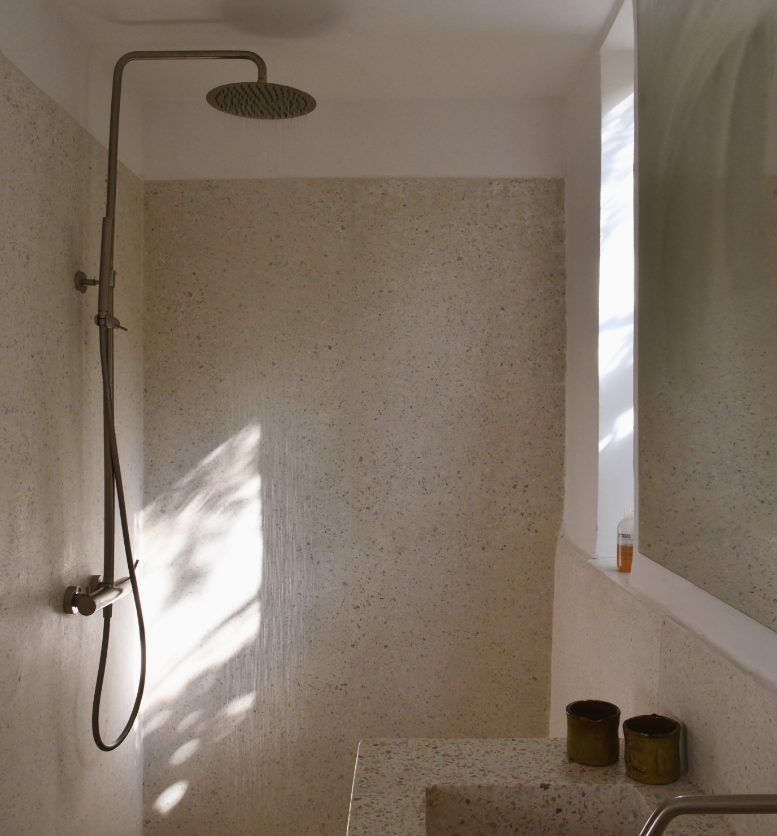 Salle d'eau de la Pink Pepper House.