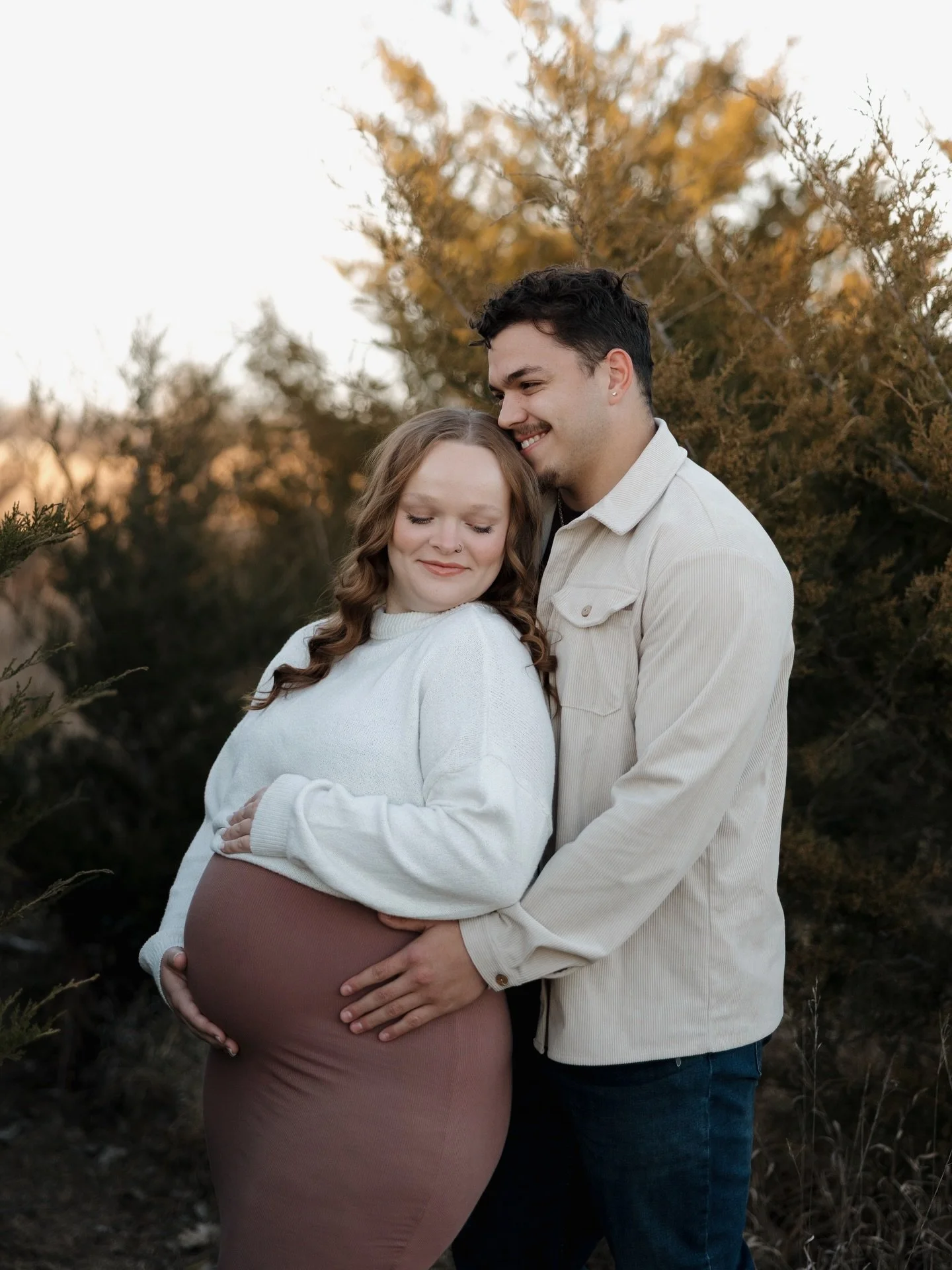 Soft winter light and the sweetest anticipation of new life. God has blessed me with the ability to celebrate life through photography, and I never take that for granted. Every session is approached with care, respect, and a deep sense of honor 🤍