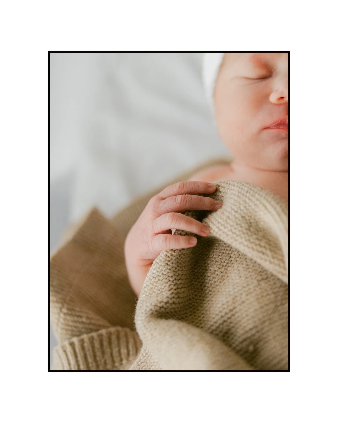 These early hours are tender, emotional, and often overwhelming, and my goal is to create space where you can slow down and simply be present with your baby. The same heart carries into my in-home newborn sessions. I come to you with everything neede