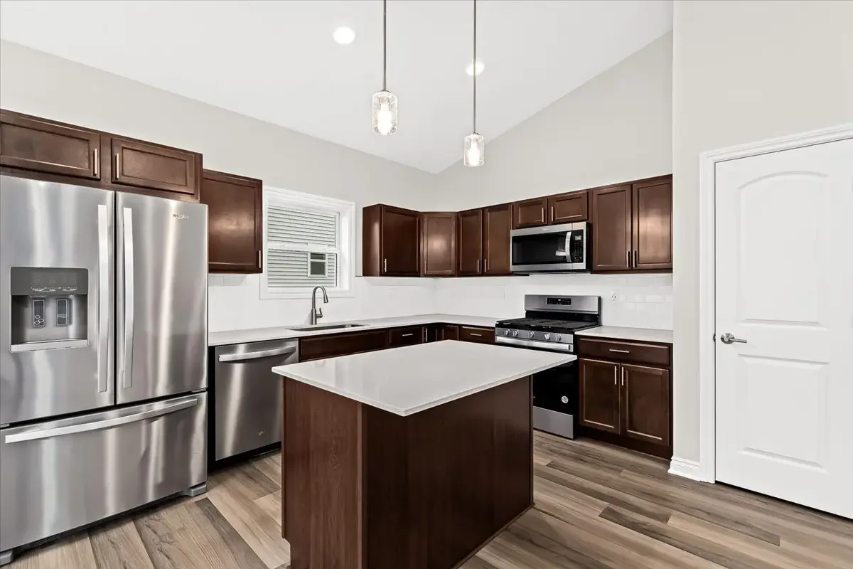 Pinebrook-Kitchen-4.webp
