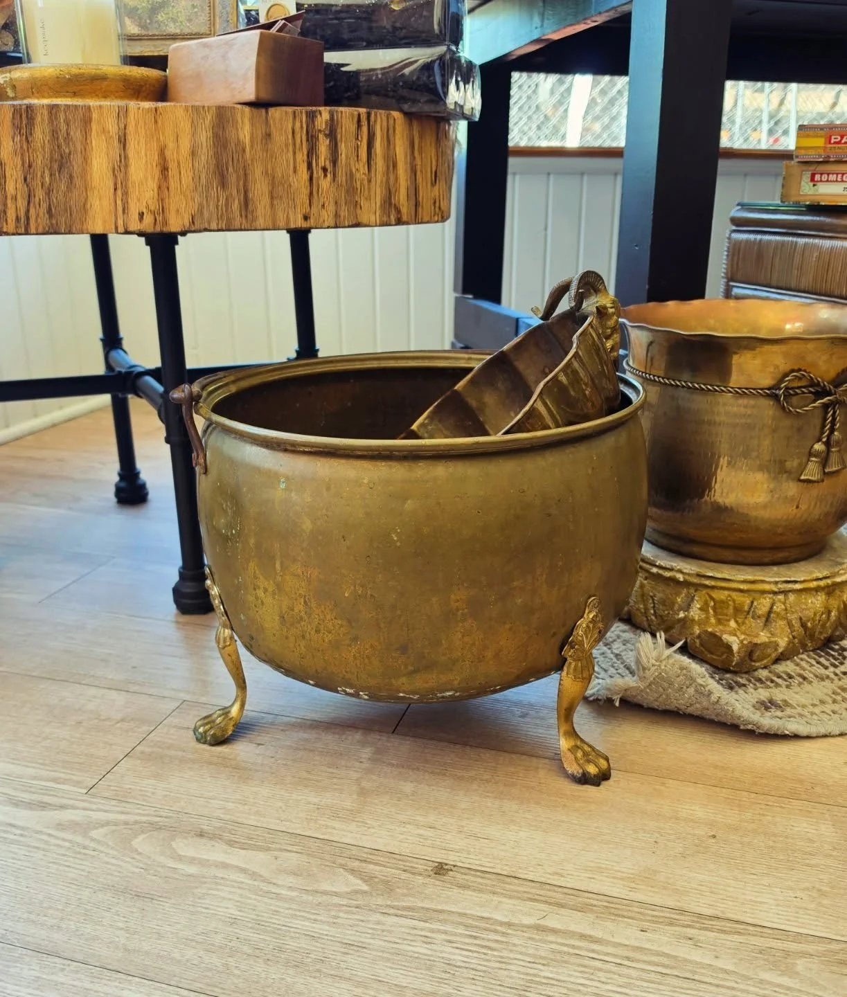 Your mom called, she wants her cauldron back😅🖤

@keepsake.candlecompany