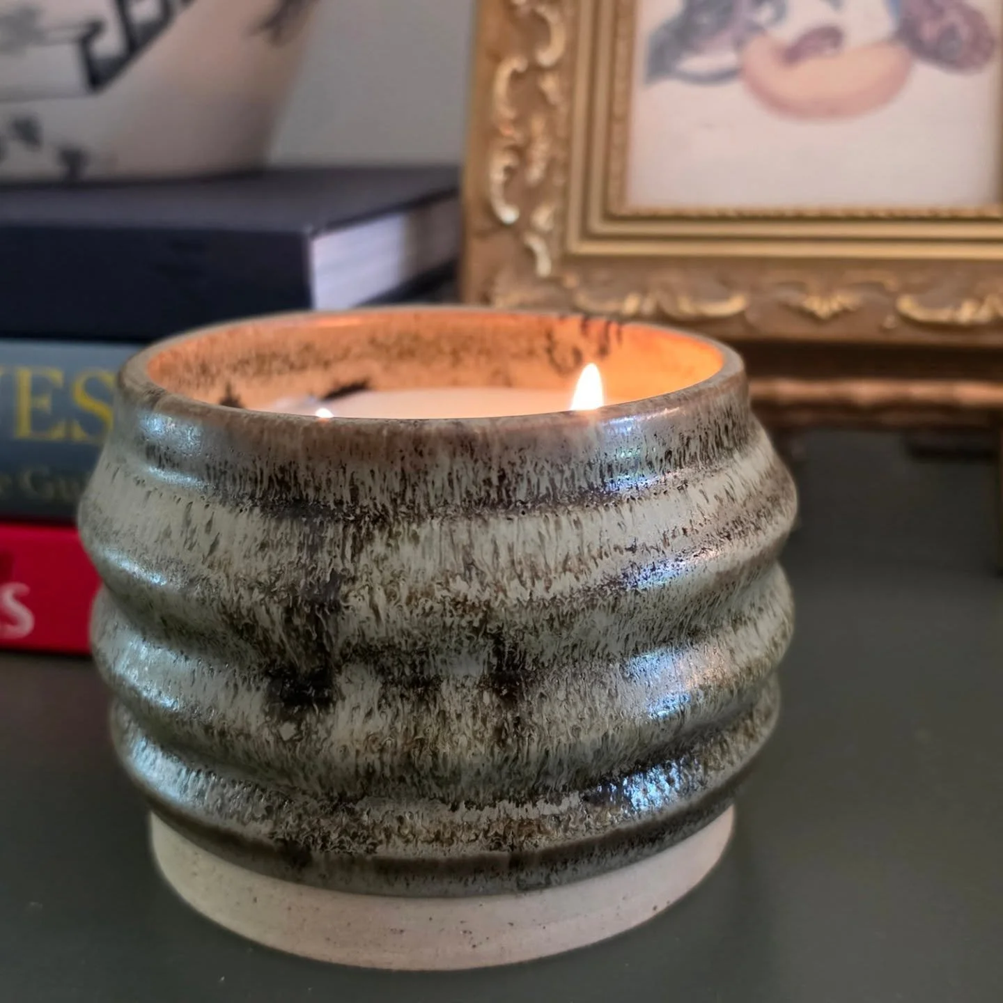 When @happy_place_pottery has custom vessels for @keepsake.candlecompany you know it's gonna be good. 

Had to snag one for home🖤🫠