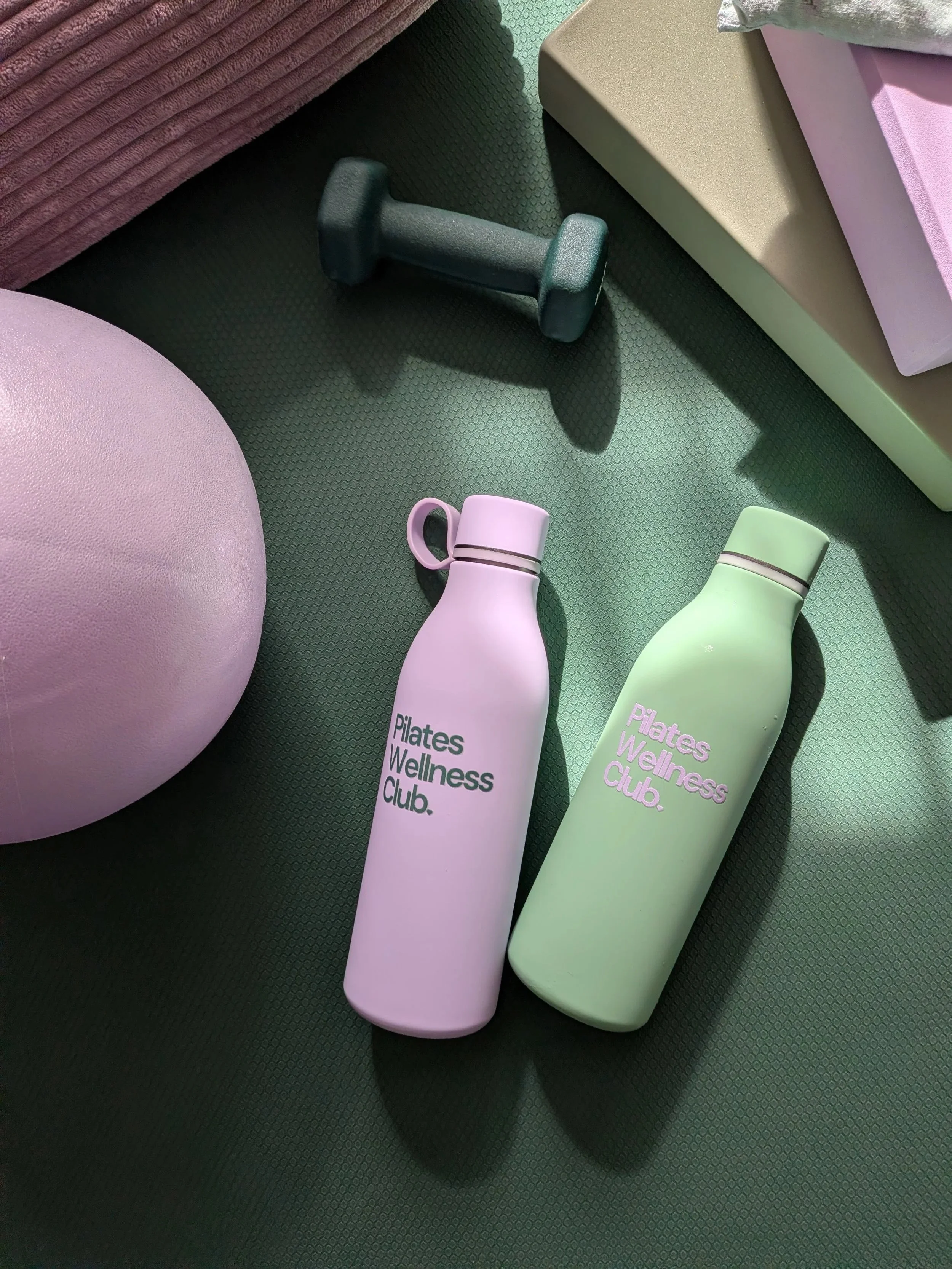 Stainless steel water bottle