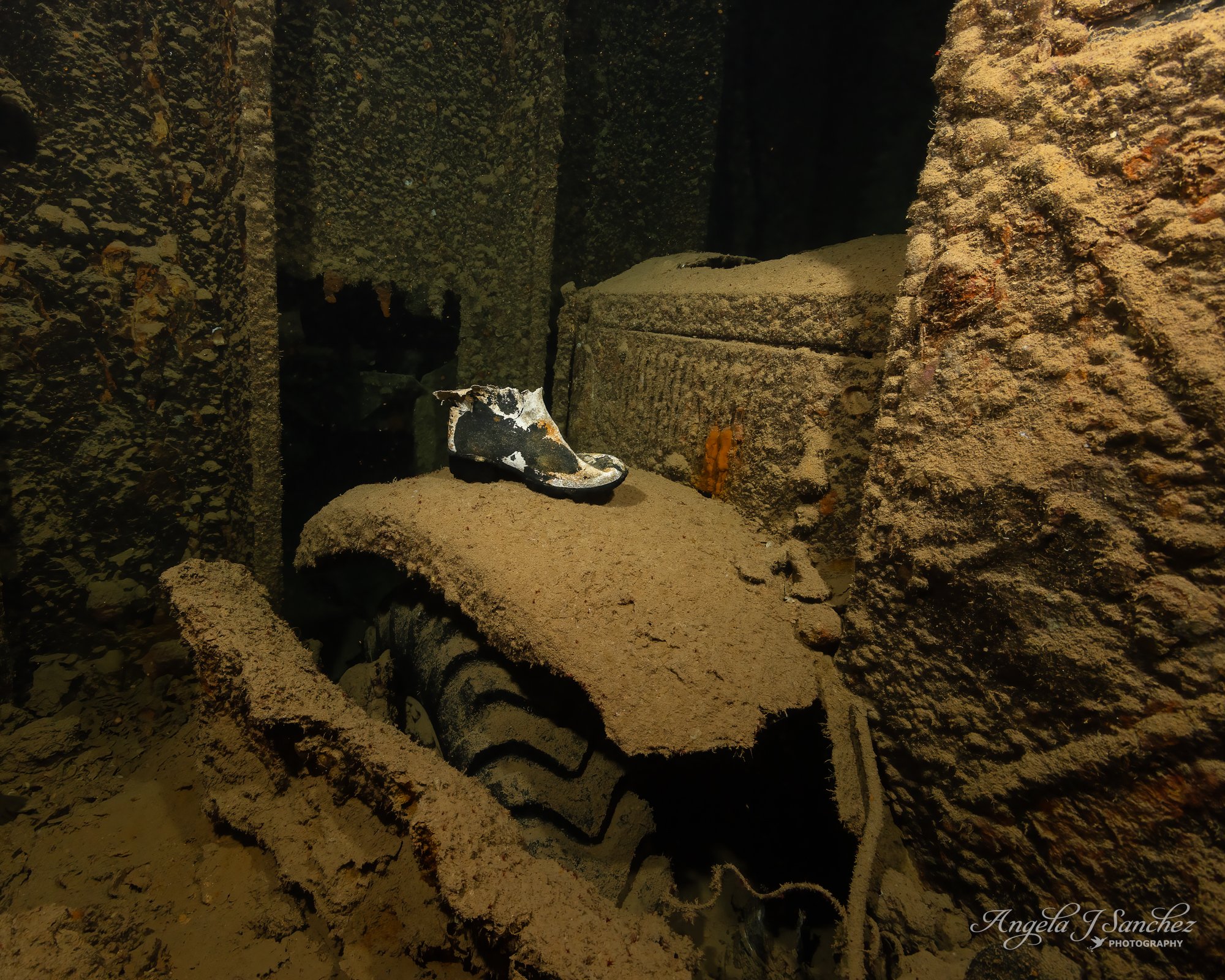 SS THISTLEGORM CARGO – The SS Thistlegorm was a British steamship that had departed from Glasgow, Scotland and was heading to Alexandria, Egypt to supply British troops with equipment during World War II.  It was bombed and sunk by German aircraft on