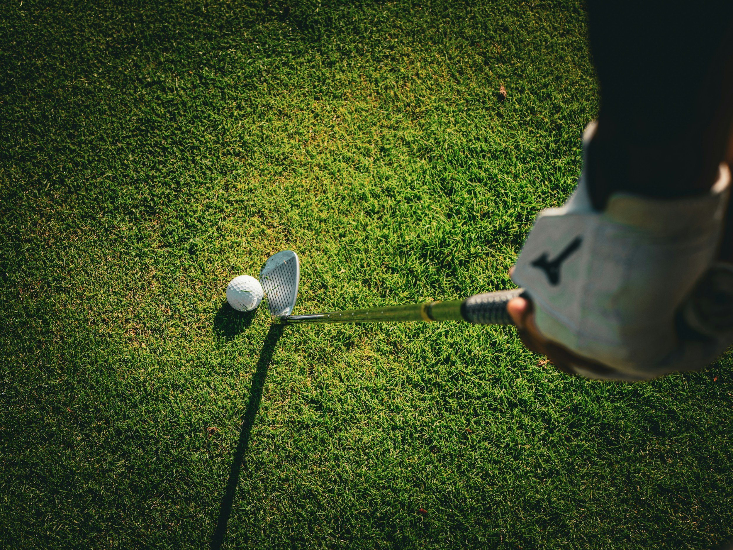 How to Hold a Golf Club: A Complete Guide to Building the Right Golf Grip