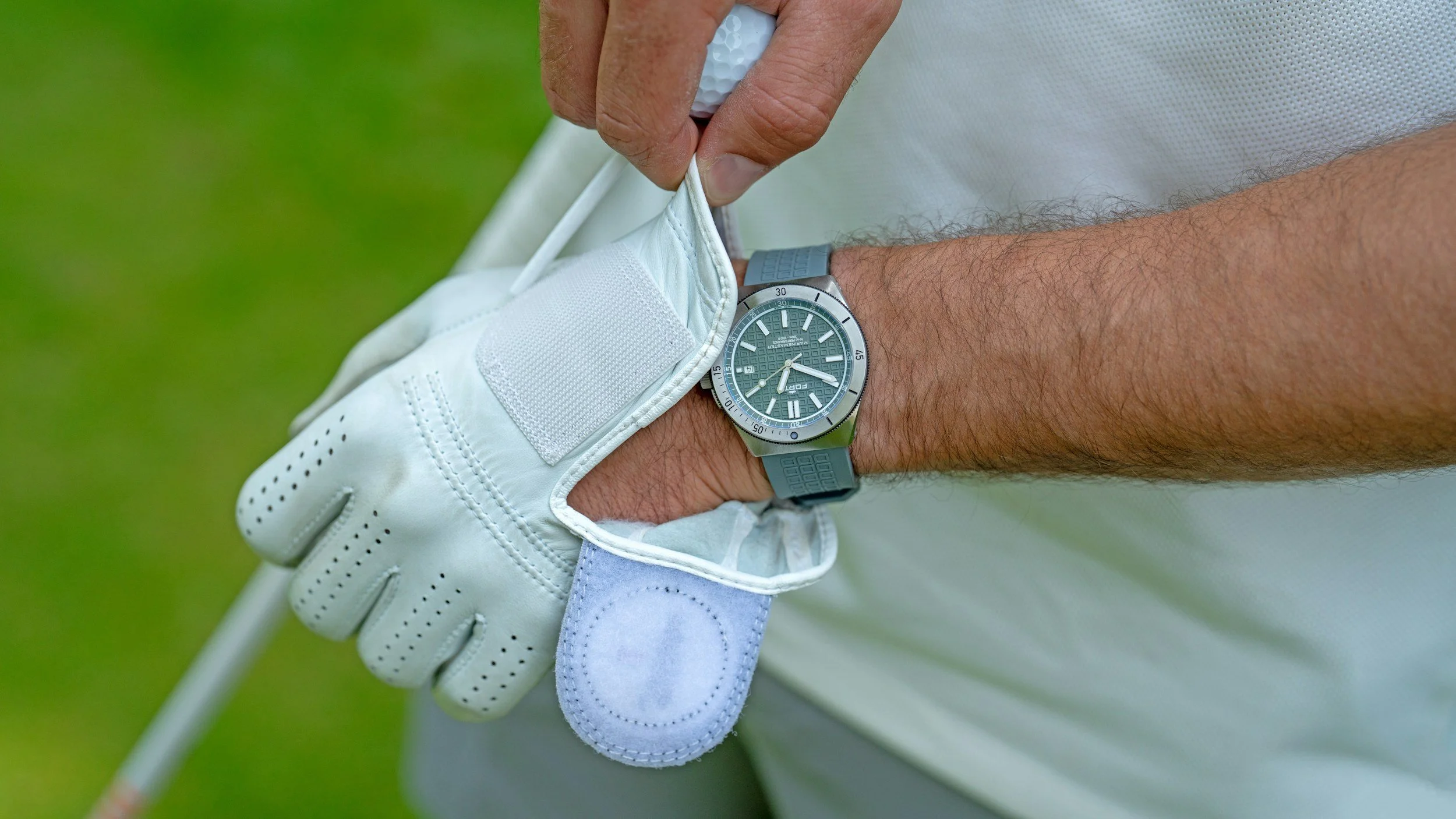 What Hand Do You Wear a Golf Glove On?