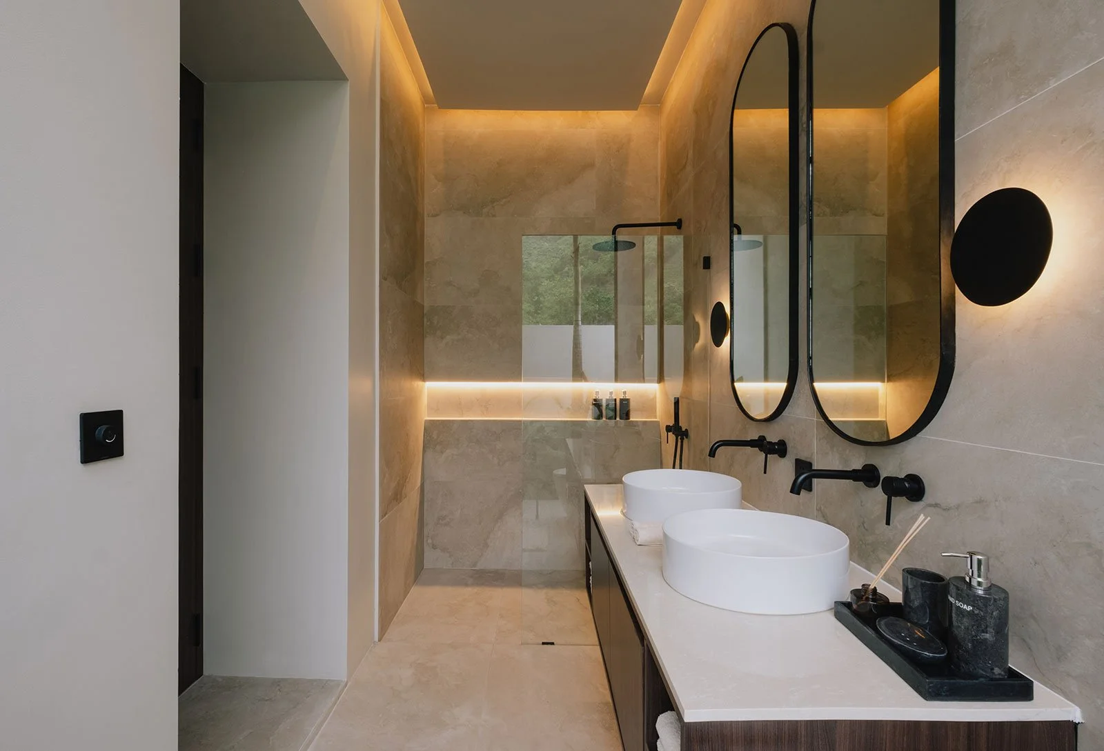 Torok Lombok Luxury Villa Bathroom