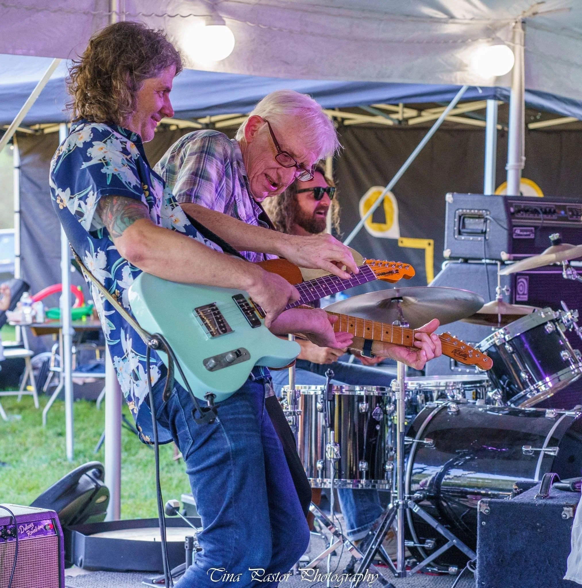 Todd Mihan w/ Bill Kirchen (photo by Tina Pastor)