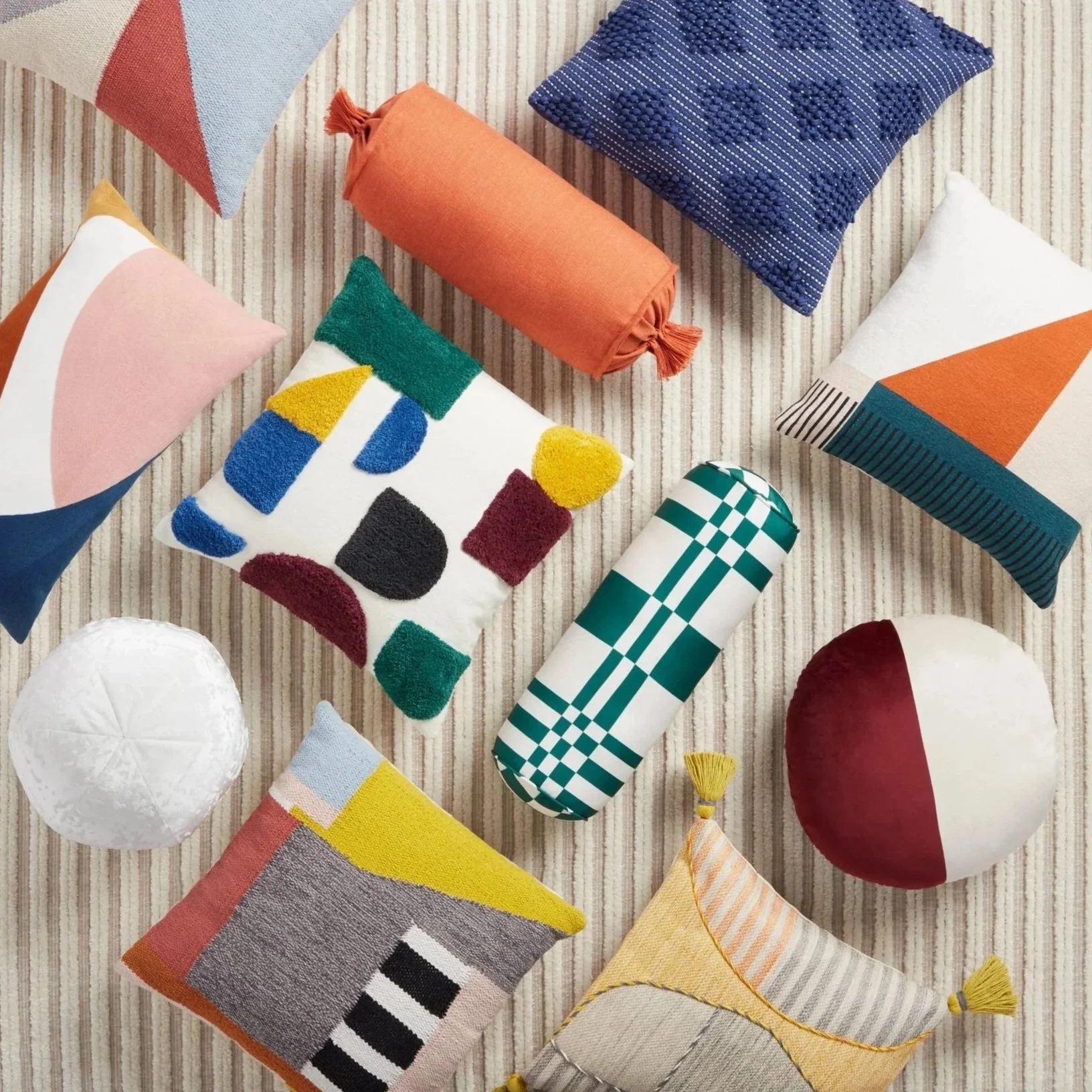 FW%2B2022%2BLOOKBOOK_CONTEMPORARY%2BJENGA_PILLOW%2BPARTY.jpg