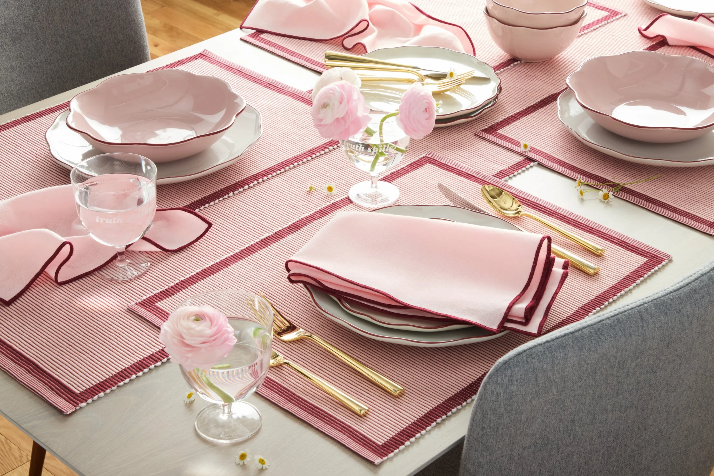 KATE SPADE_GARDEN PARTY_TABLETOP_PINK_COMBO LIFESTYLE.jpg
