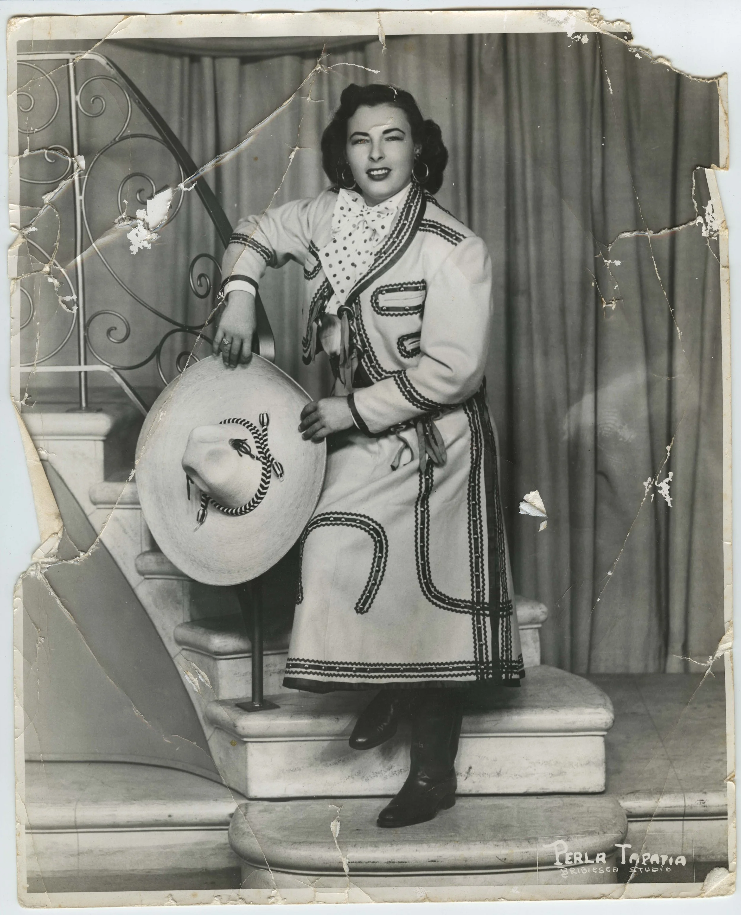 La Perla Tapatía with group, undated, Courtesy Esperanza Peace and Justice Center, San Antonio, Texas