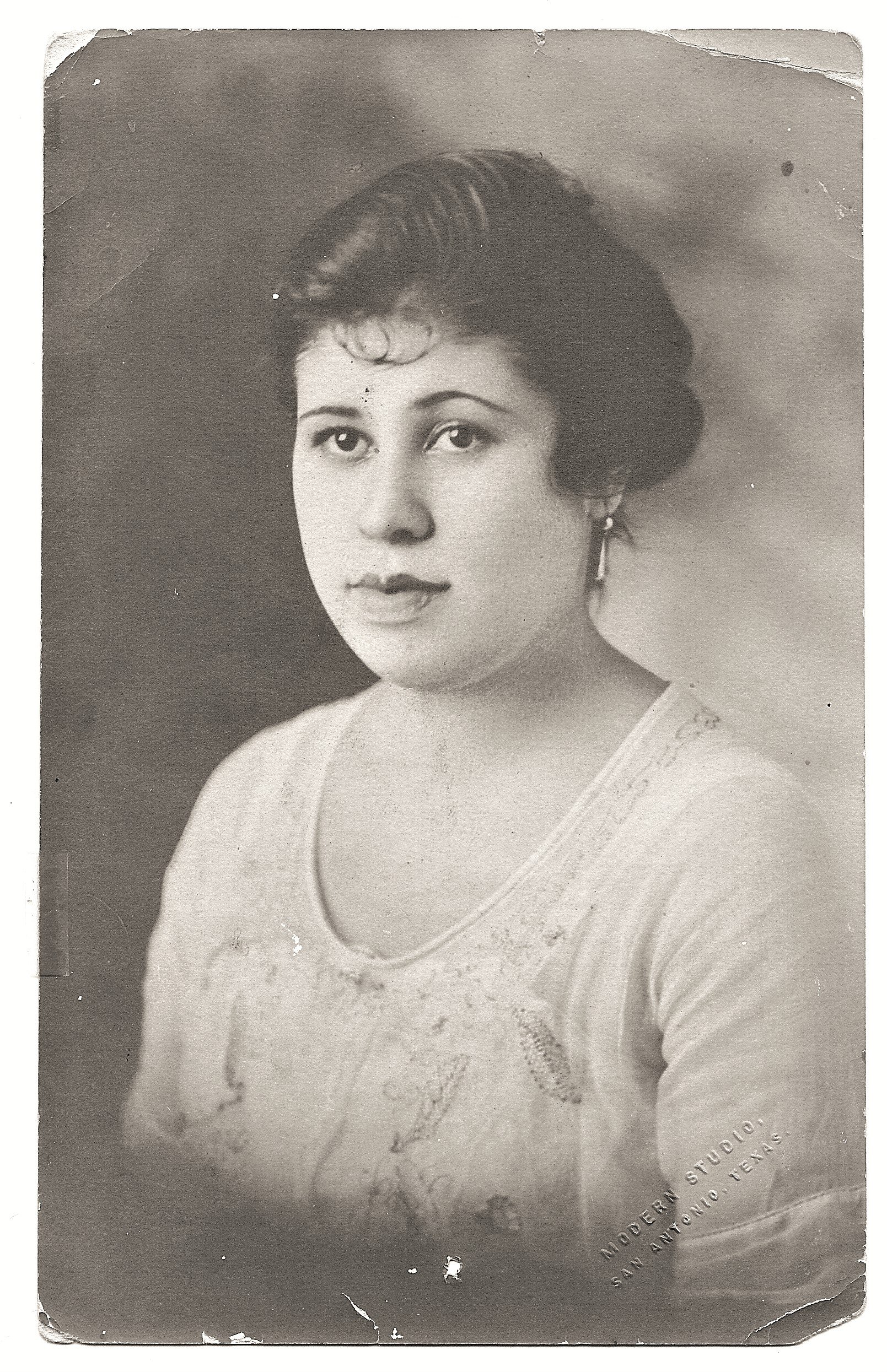 A young Beatriz Escalona, undated