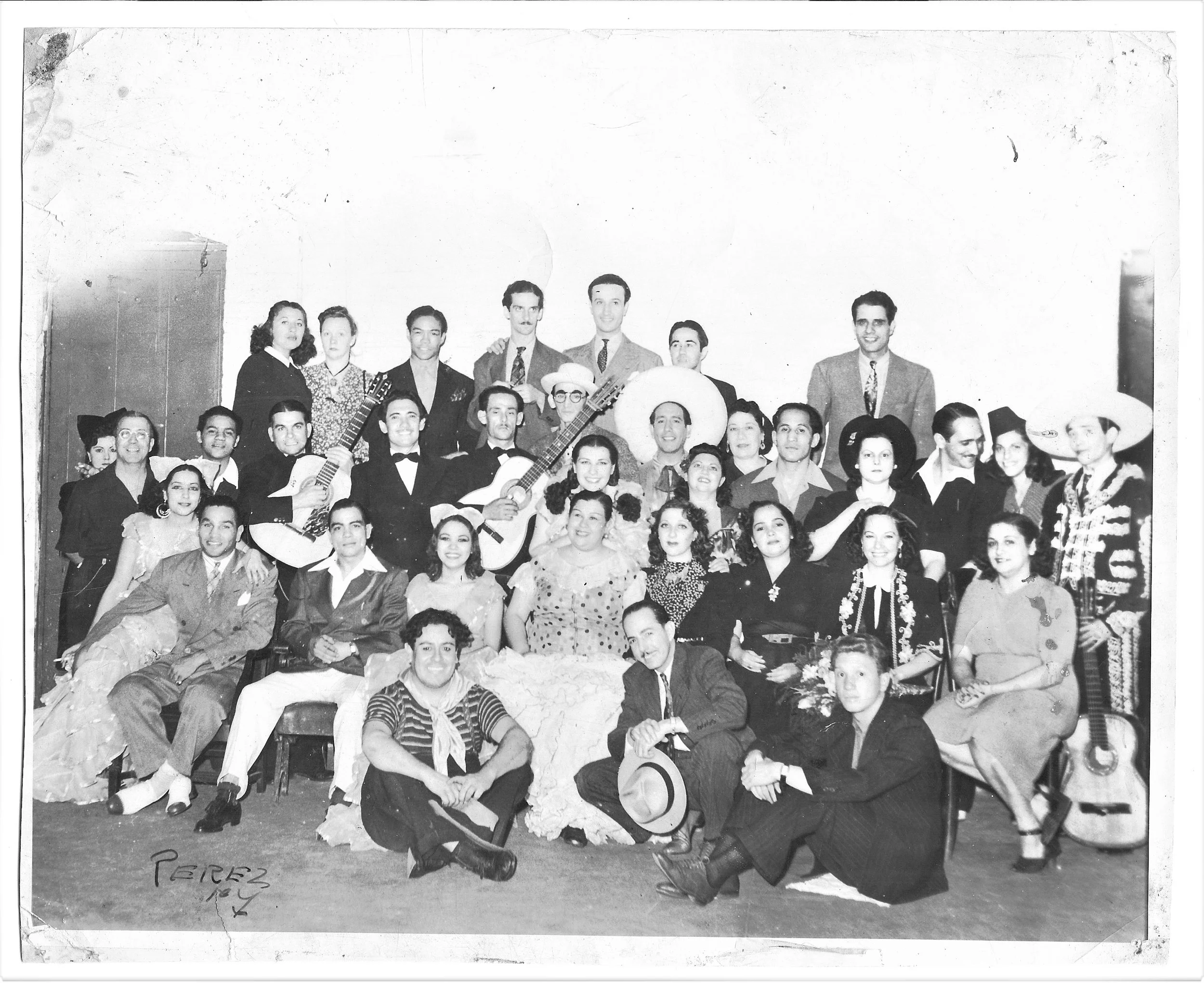 Beatriz Noloesca and performers at Teatro Hispano, New York, undated
