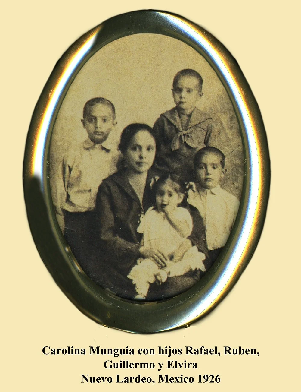Carolina Munguía with her children, 1926, Courtesy of George Cisneros
