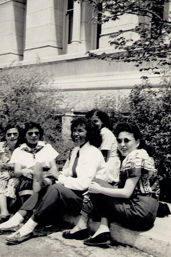 Lola, curbside with her friends. Photo courtesy of María A. De la Cruz