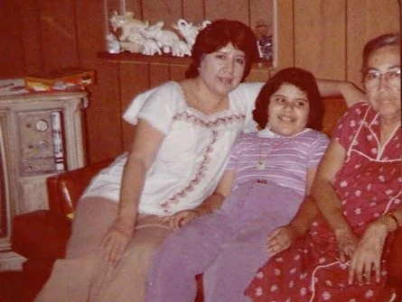 Maria sitting between Angelica and Nina. Photo courtesy of María A. De la Cruz