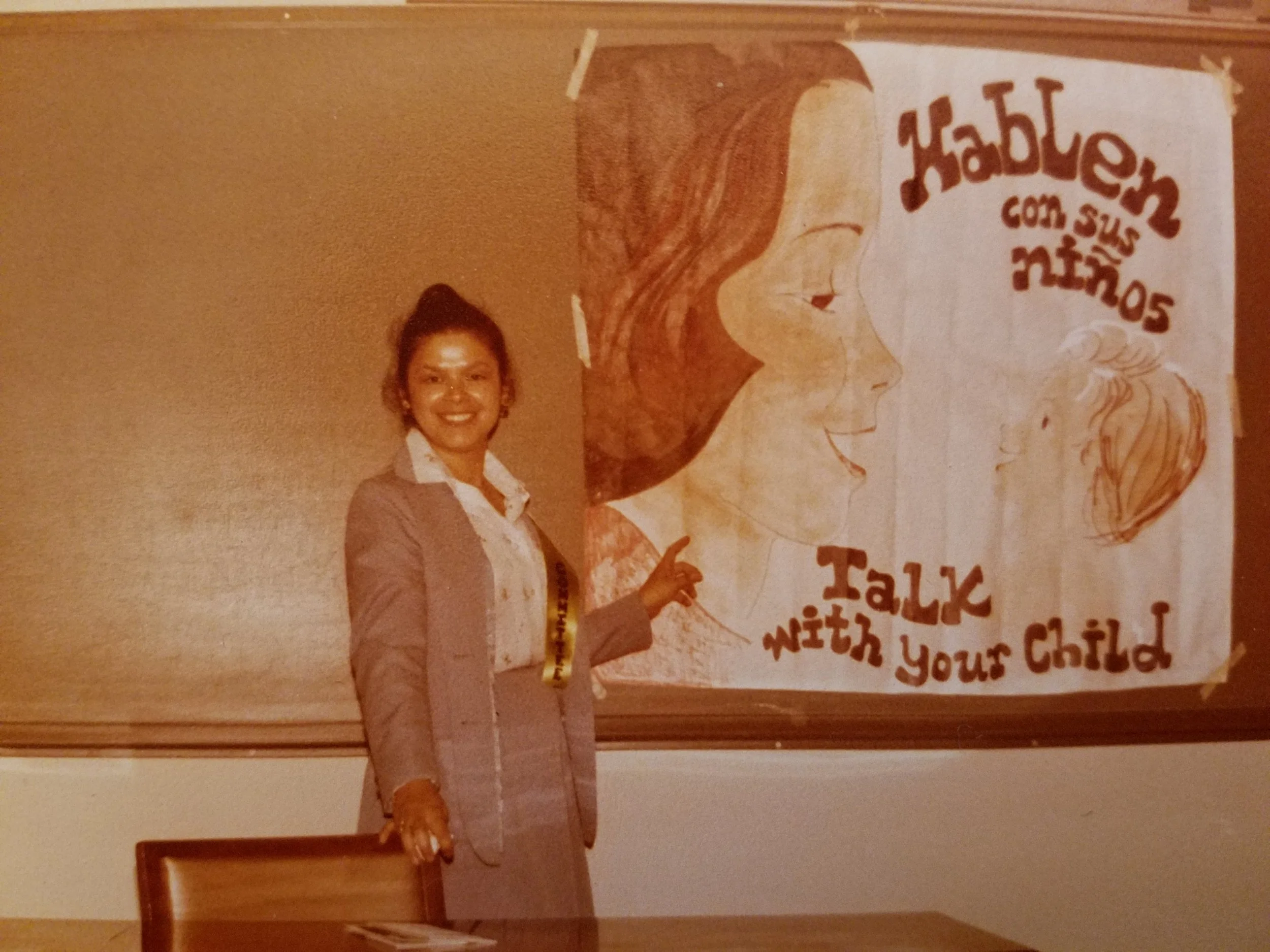 Gloria teaching during AVANCE's early years. Photo courtesy of Gloria G. Rodriguez. Not to be republished without her permission. 