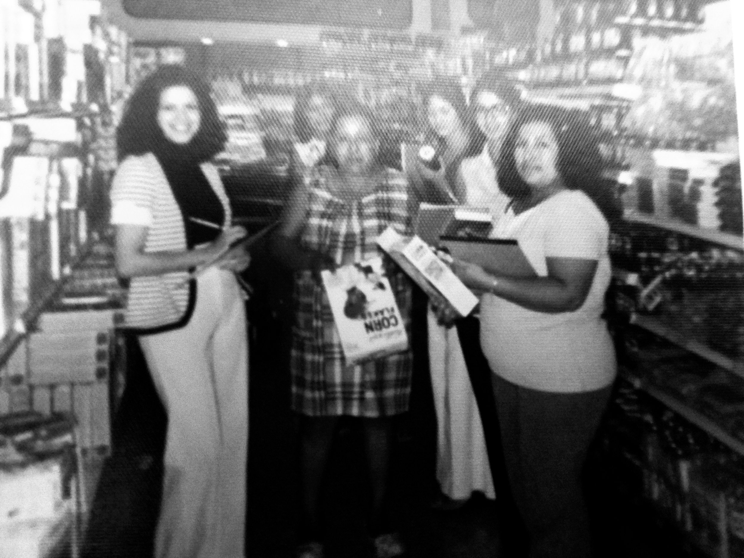 AVANCE field trip, learning at the grocery store. Photo courtesy of Gloria G. Rodriguez. Not to be republished without her permission. 