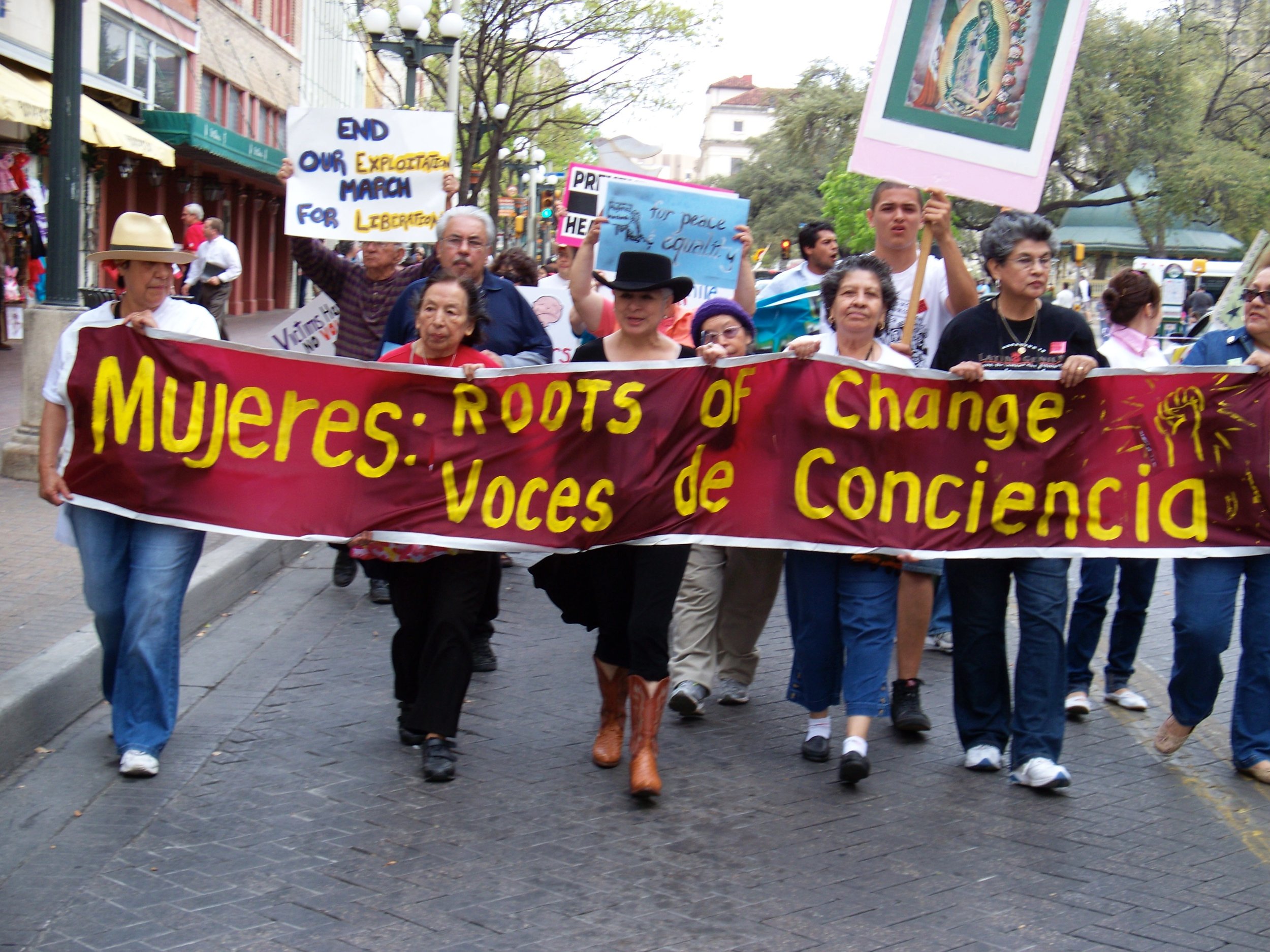 Mujeres, Roots of Change, Courtesy Graciela Sánchez y familia 