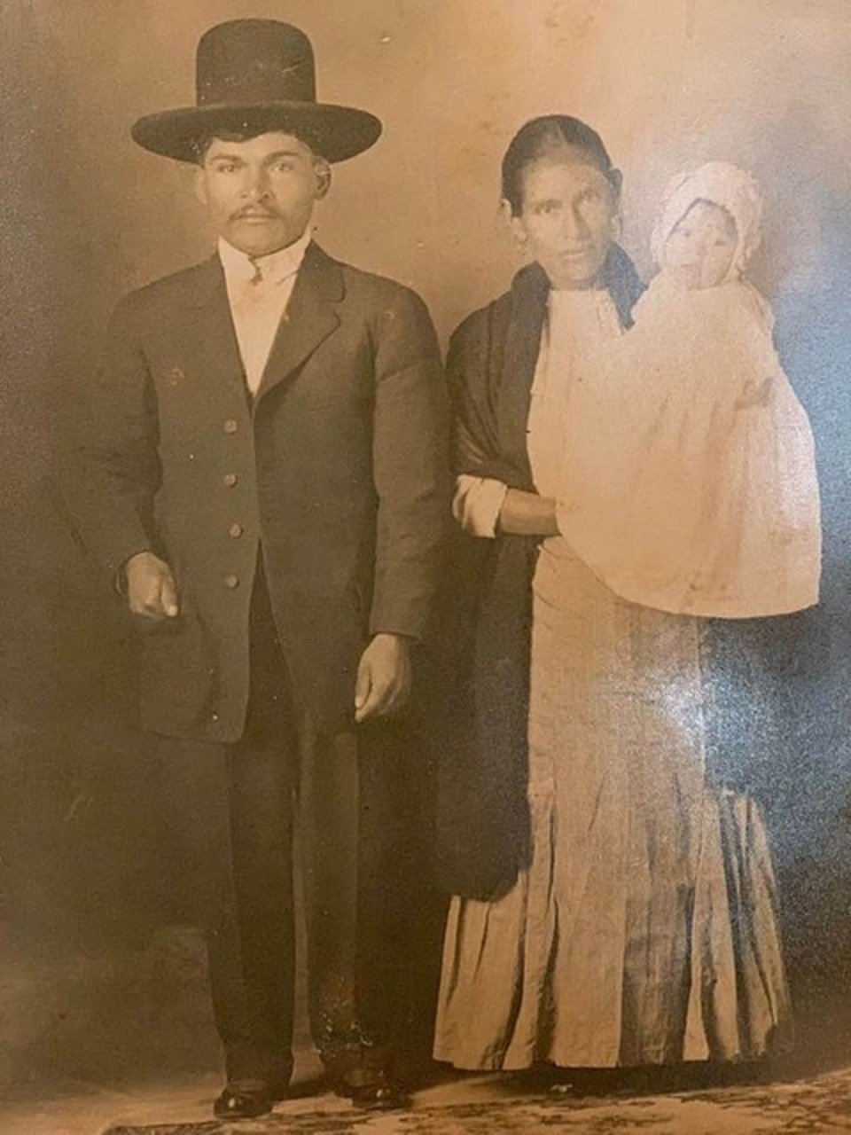 Sebastiana with her husband and child, Courtesy of María Antonietta Berriozábal 