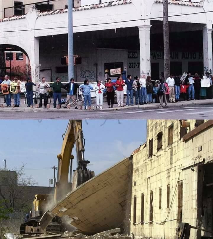 The human chain to save La Gloria, 2002, Courtesy of Mary Agnes Rodríguez