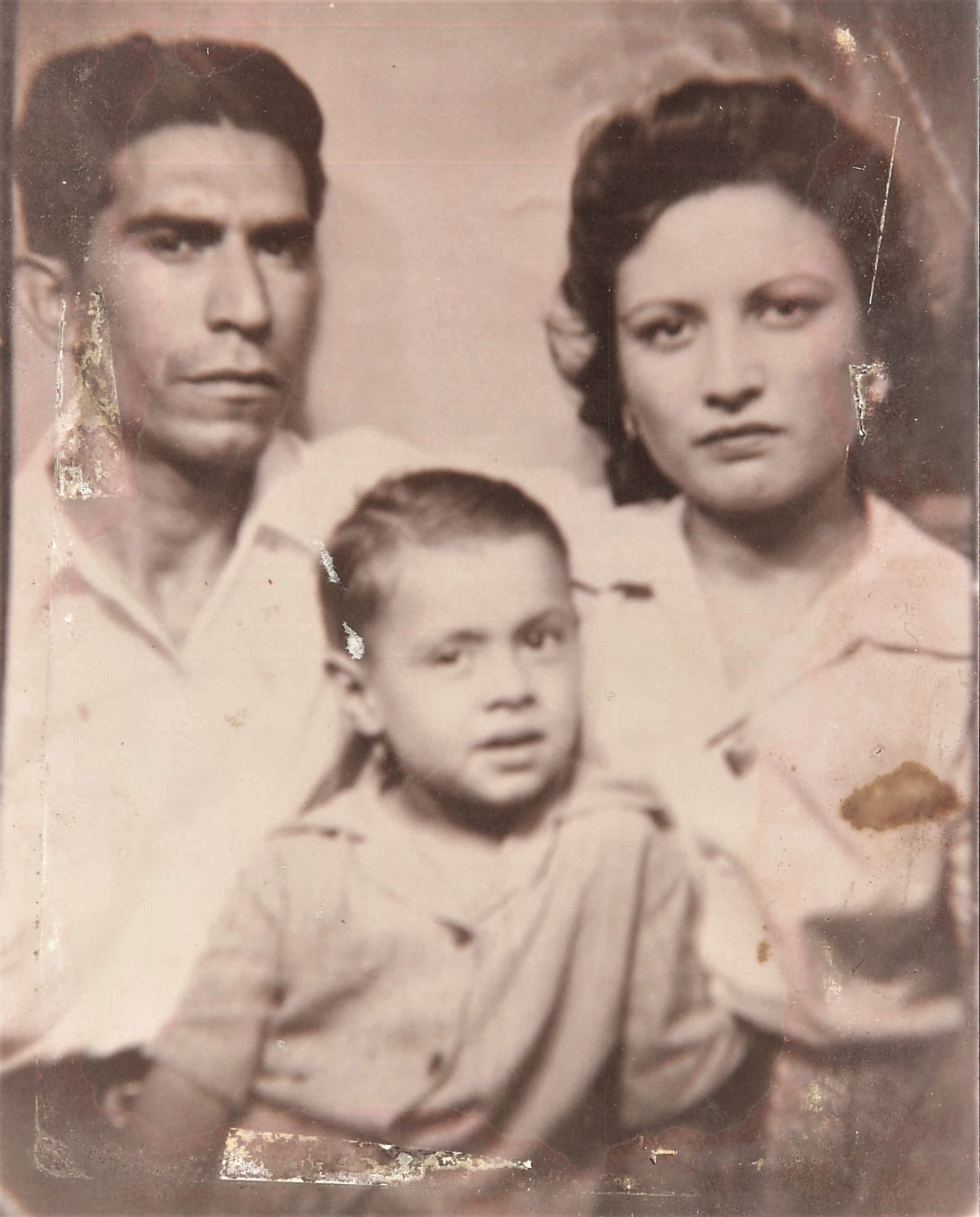 Olivia Sánchez Zamarripa and husband, Ramón Vasquez, and son, undated, Courtesy of Ramón Vasquez