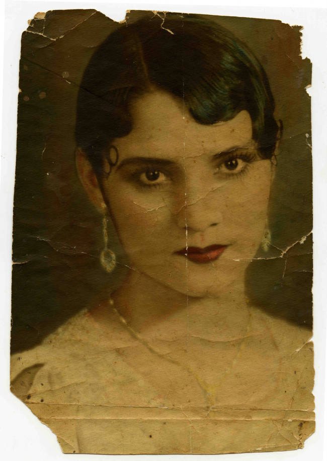  Lydia Mendoza at 15 years old, 1931. 