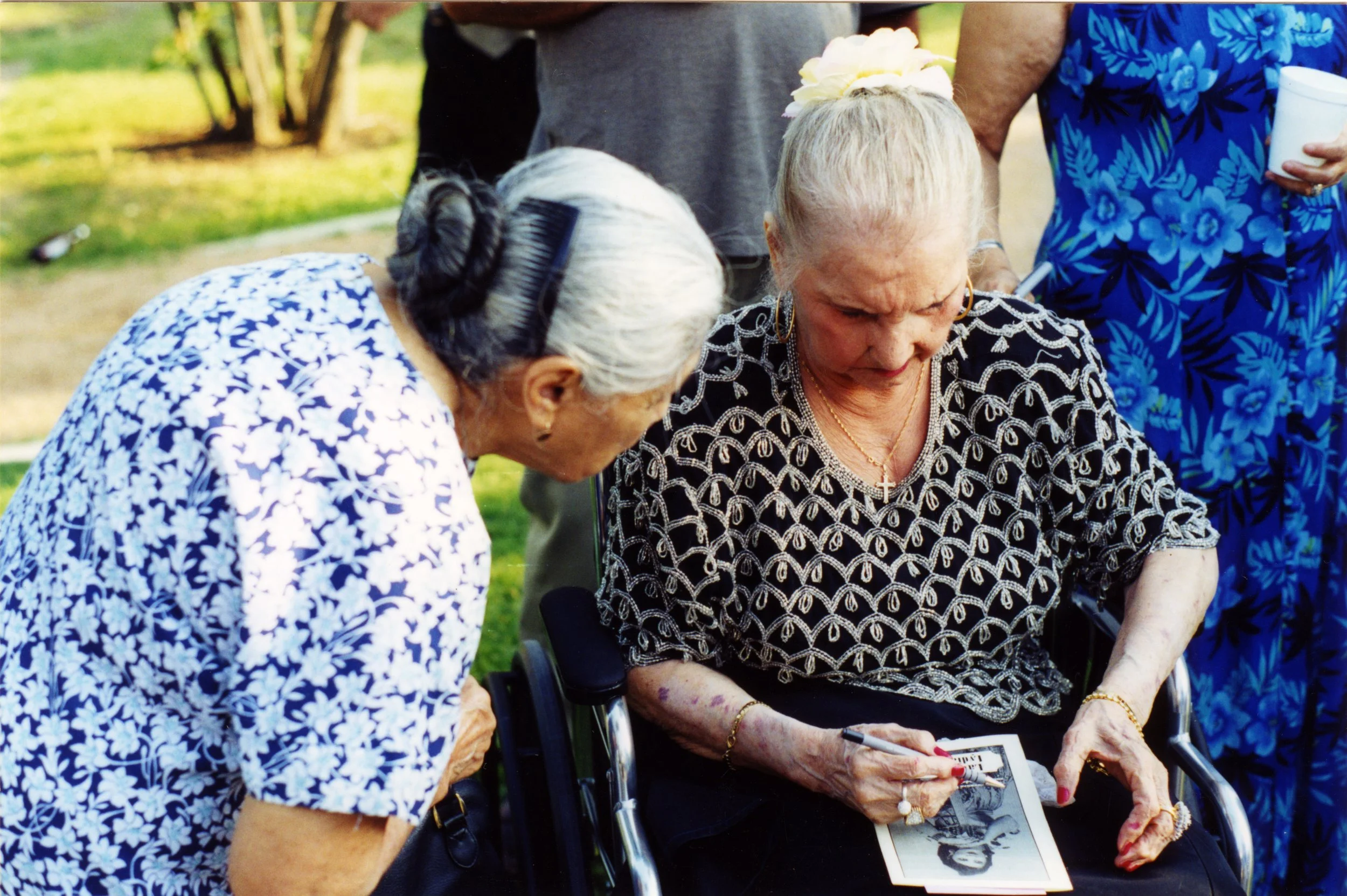 01Lydia2001 and fan.jpg