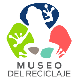 Colorful illustration of three hands forming a circle around a small globe, with text "Museo del Deseo" below.