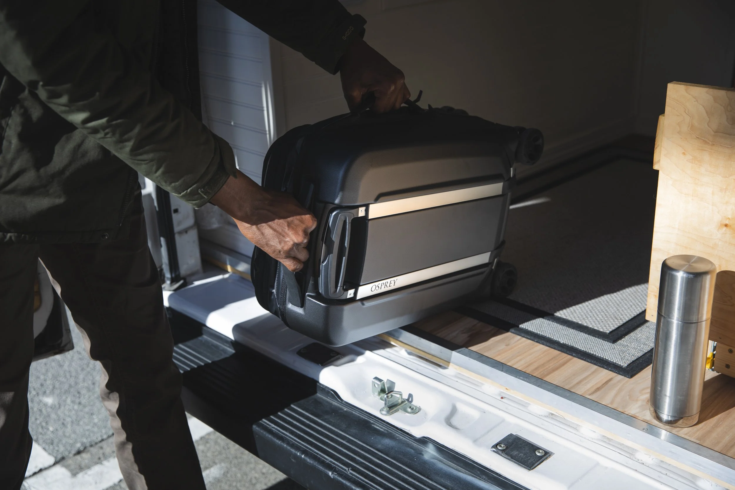 16-bay-area-commercial-photographer-product-lifestyle-osprey-luggage-adventure-vanlife-load-in.jpg