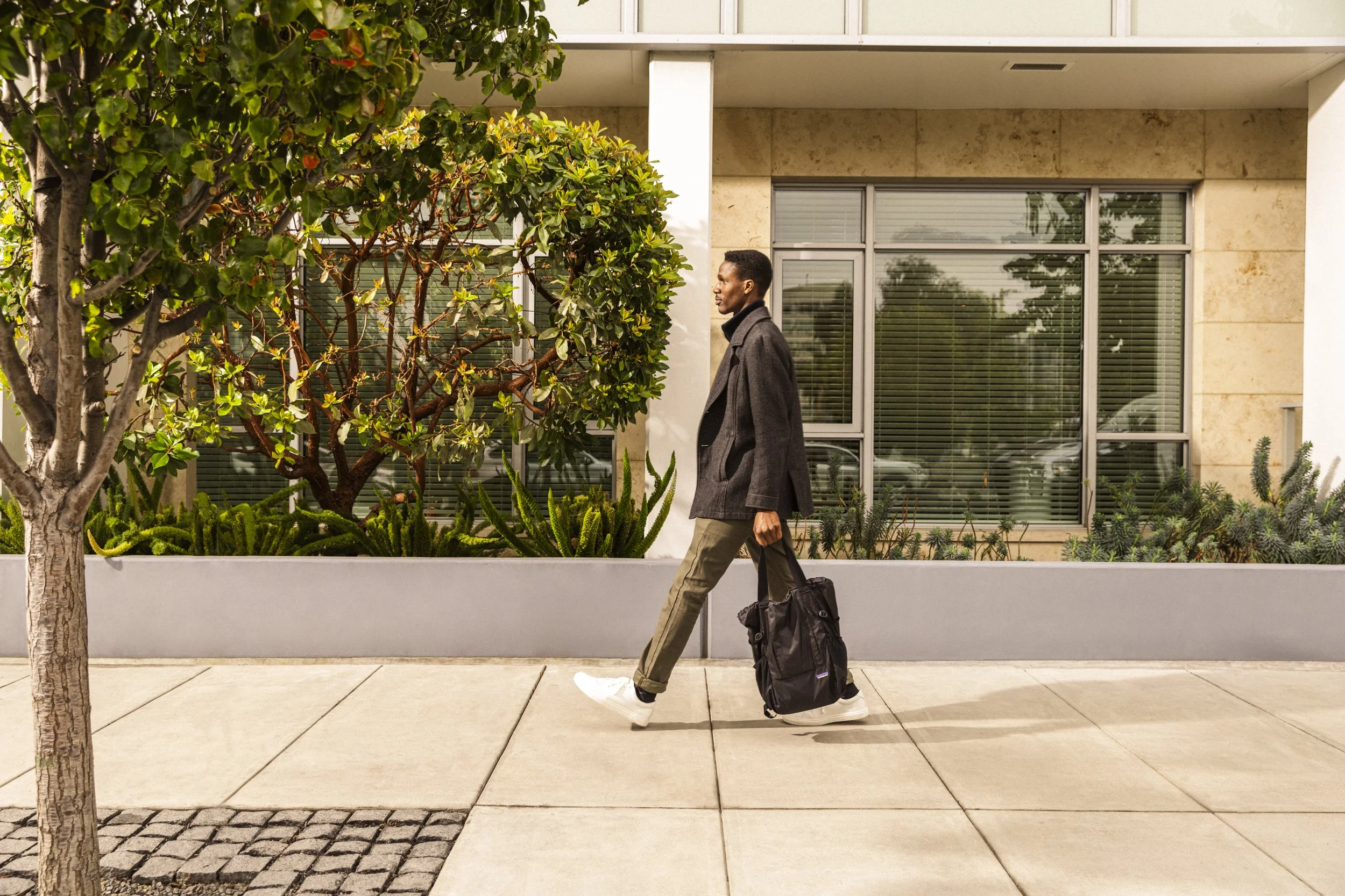 5-California-Commercial-Photographer-Lifestyle-San-Francisco-Treasure-Island-urban-real-estate-commuter-walk-banner.jpg