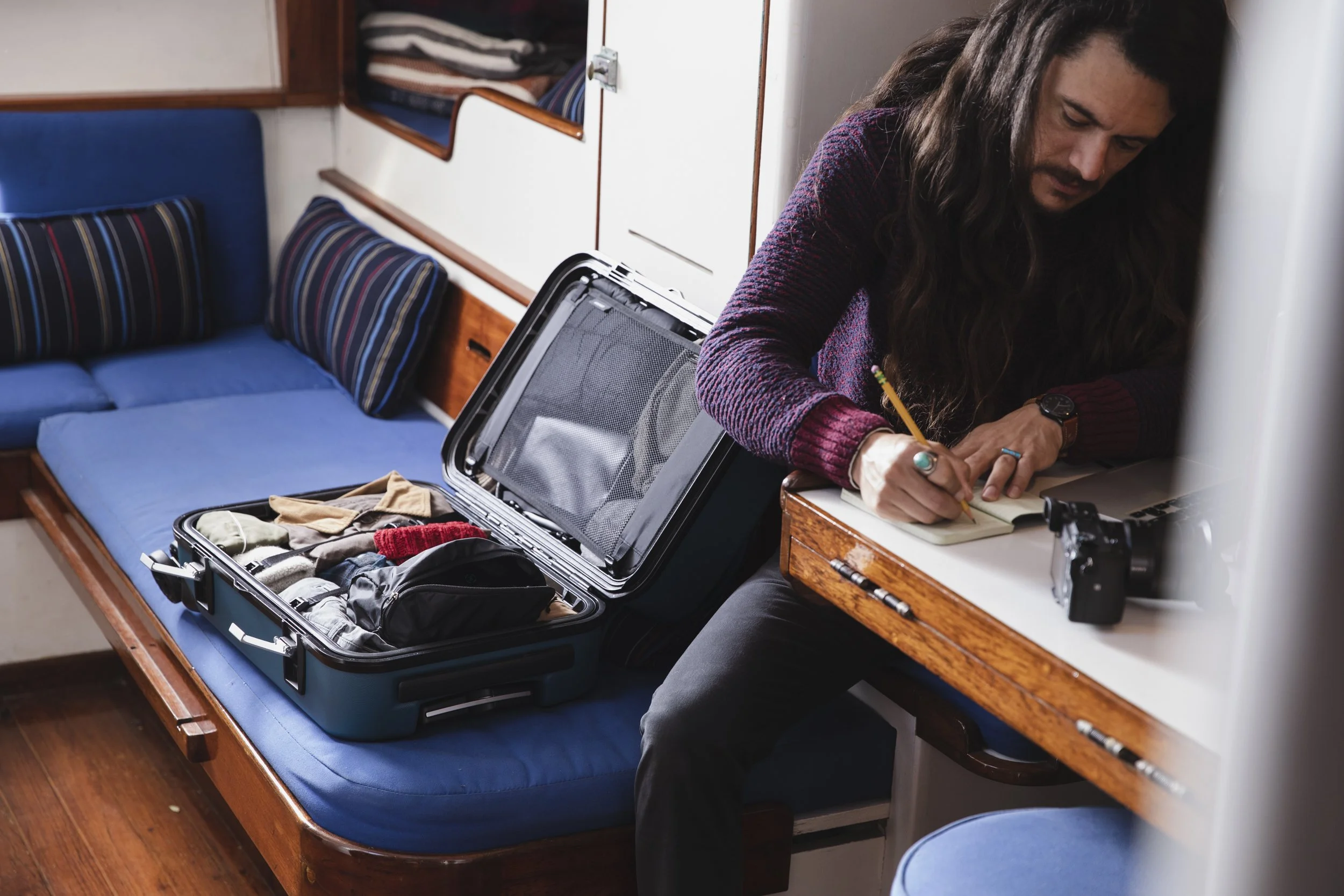 1-bay-area-commercial-photographer-product-lifestyle-luggage-notes.jpg