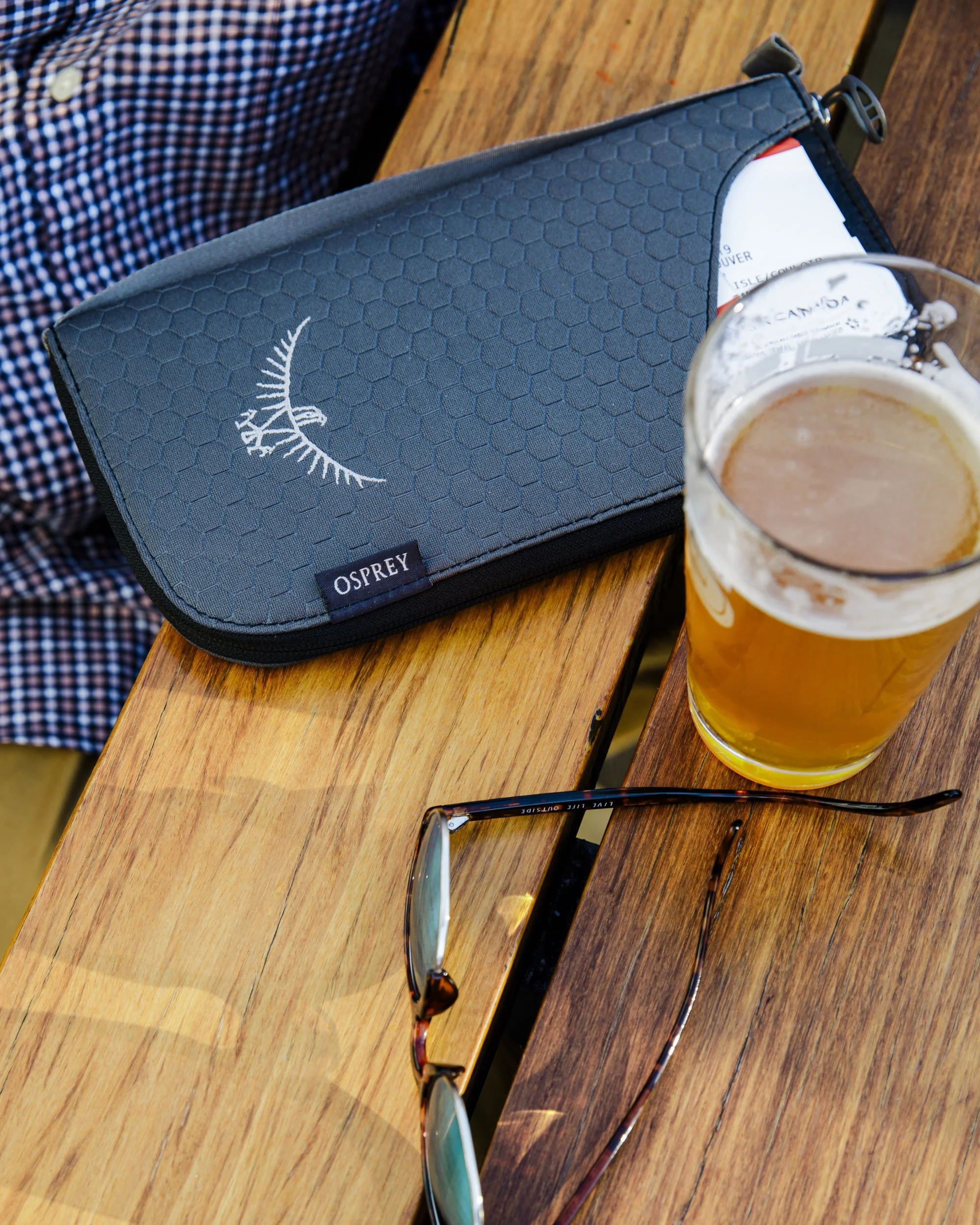 20-bay-area-commercial-photographer-product-lifestyle-osprey-luggage-travel-organizer-beer.jpg
