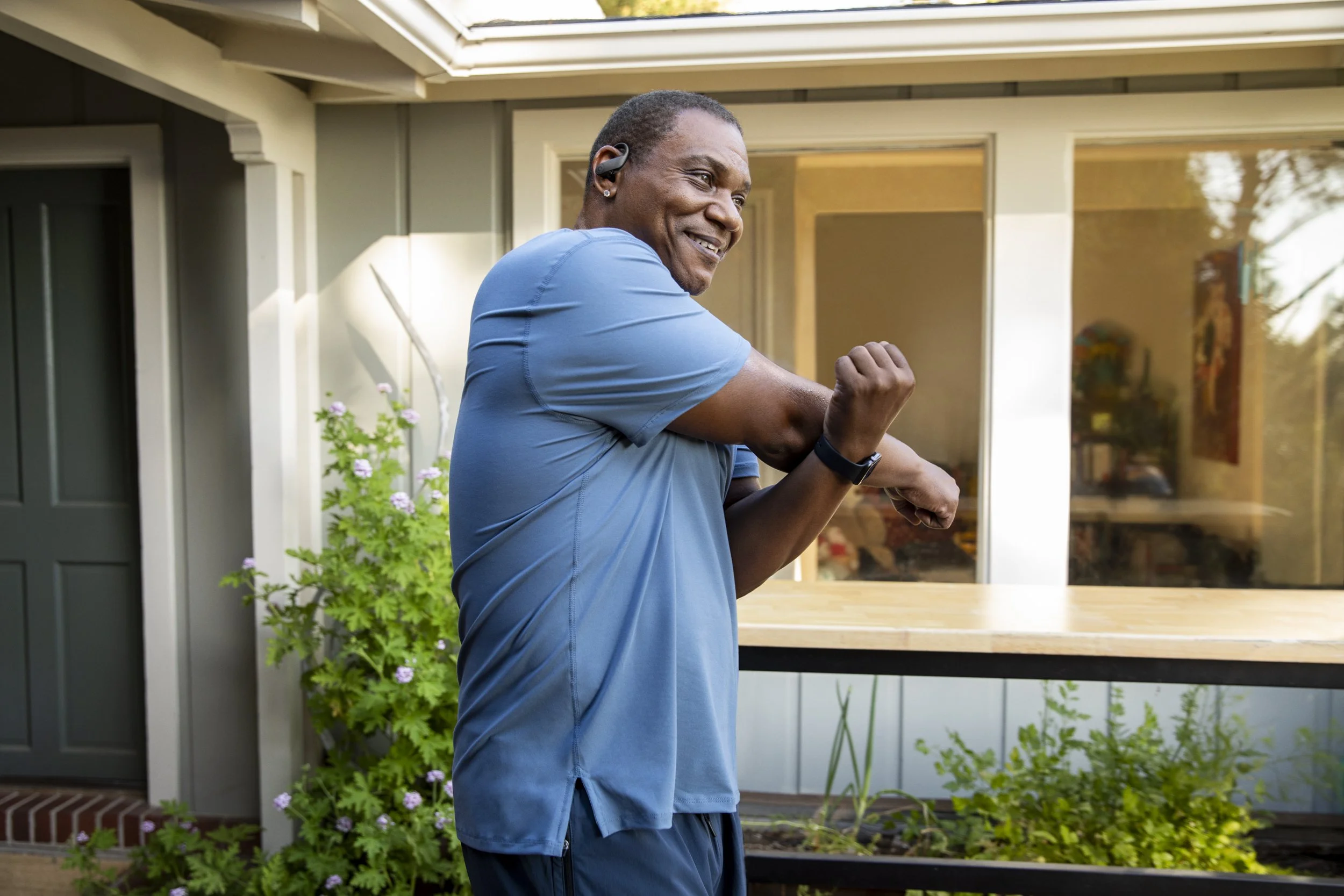 1-California-Commercial-Tech-Lifestyle-Photographer-San-Francisco-Hinge-Health-brand-middle-age-man-run-headphones.jpg
