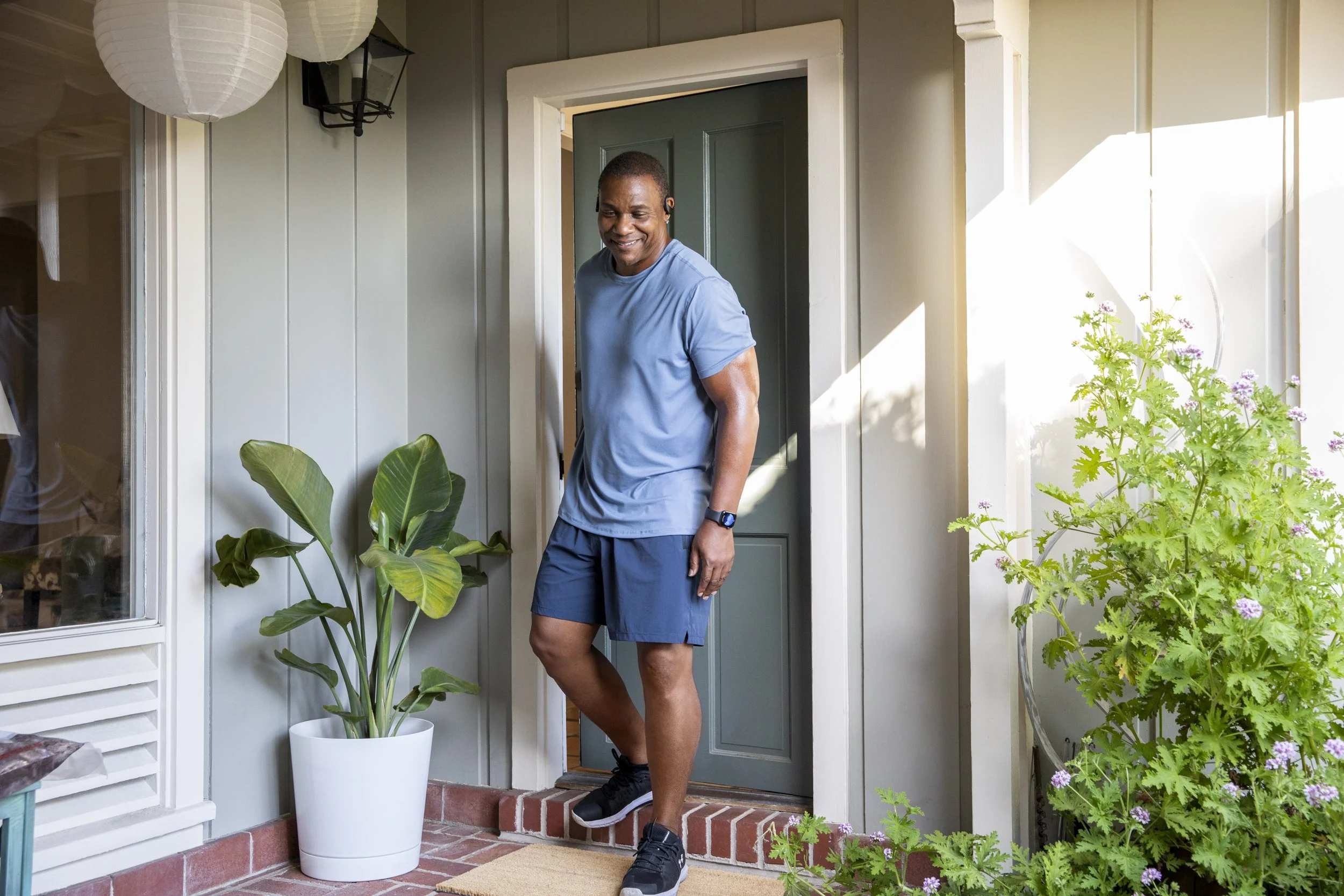 5-California-Commercial-Tech-Lifestyle-Photographer-San-Francisco-Hinge-Health-brand-campaign-middle-aged-man-home-workout.jpg