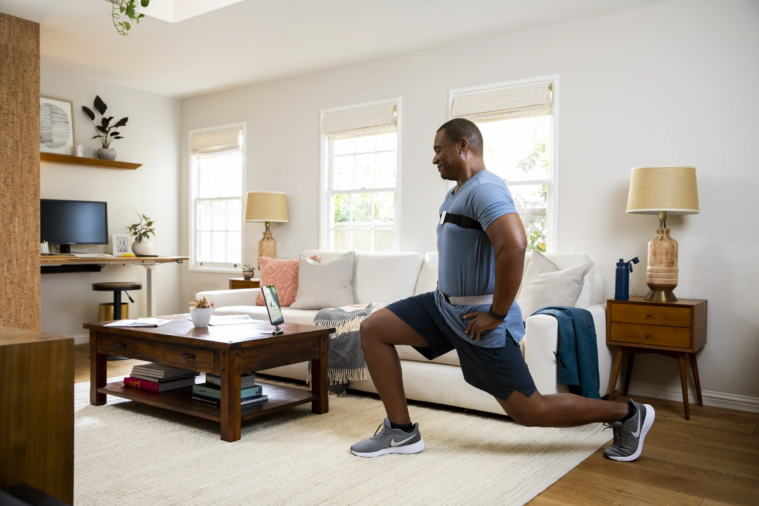 4-California-Commercial-Tech-Lifestyle-Photographer-San-Francisco-Hinge-Health-brand-lunge-workout-phyiscal-therapy-home-app.jpg