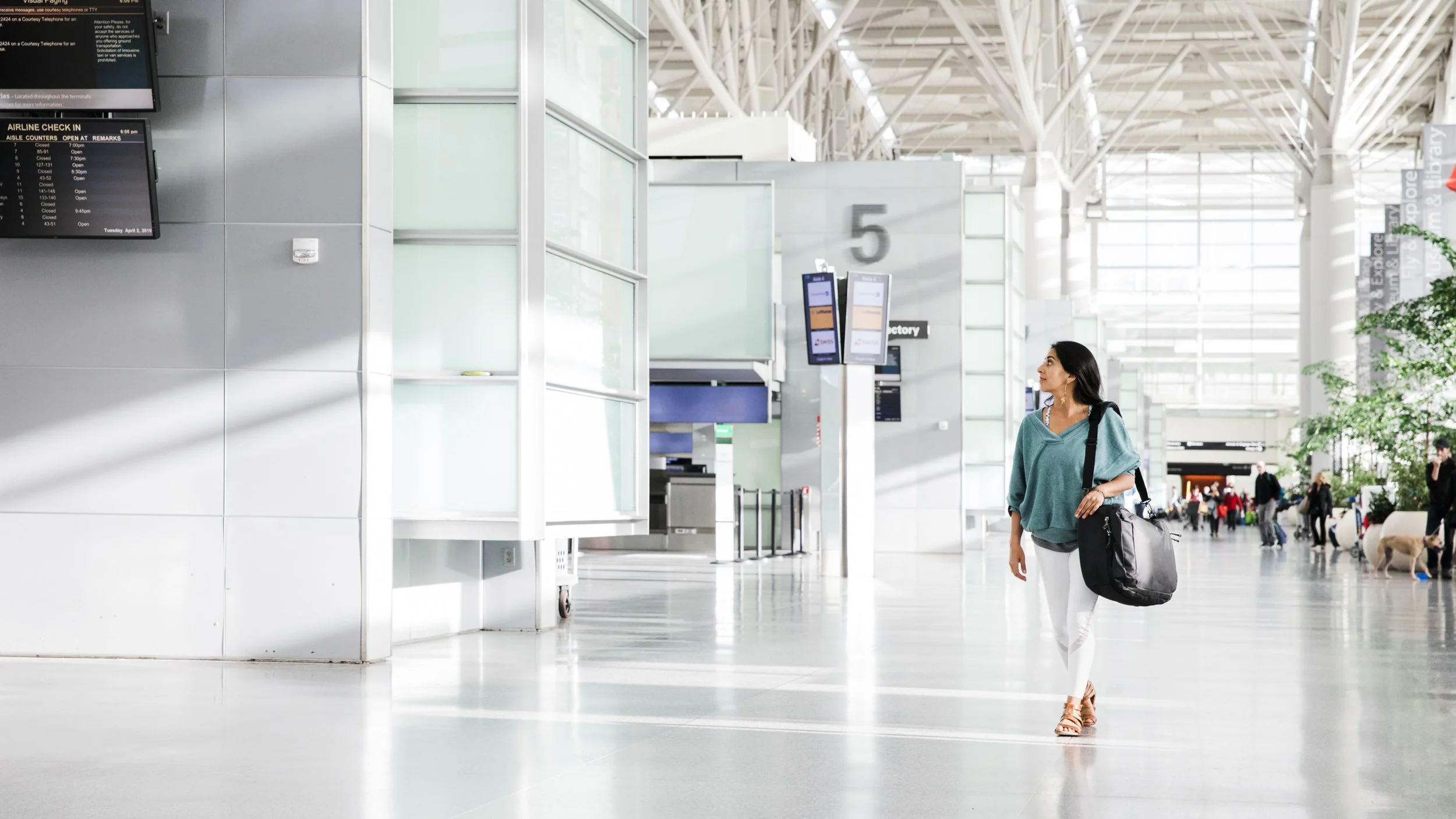 13-bay-area-commercial-photographer-product-lifestyle-osprey-luggage-SFO-terminals.jpg