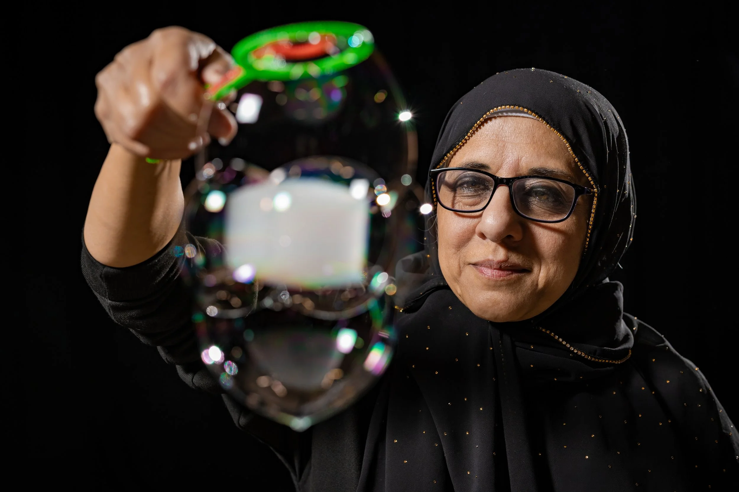 corporate-workshop-photographer-manchester-participant-giant-iridescent-bubble-close-010.jpg
