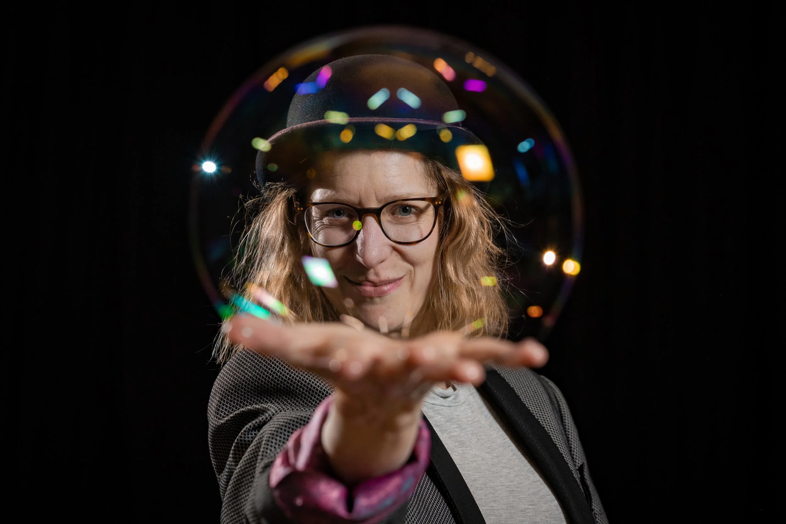 corporate-workshop-photographer-manchester-participant-large-iridescent-bubble-portrait-021.jpg