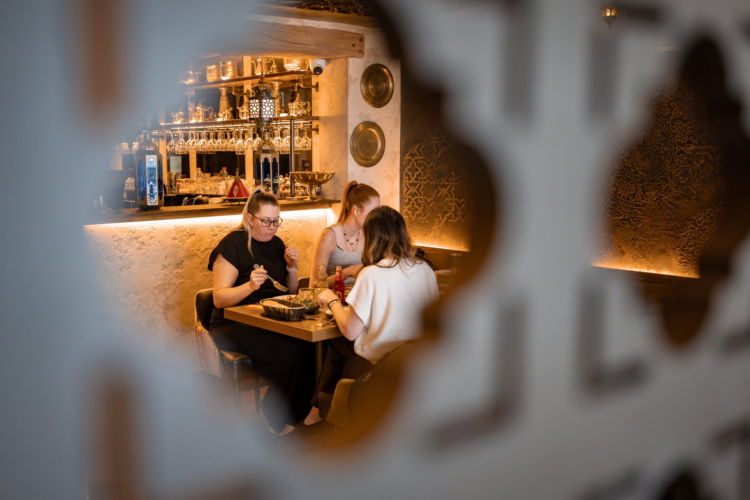 hospitality-brand-photography-customers-13.jpg