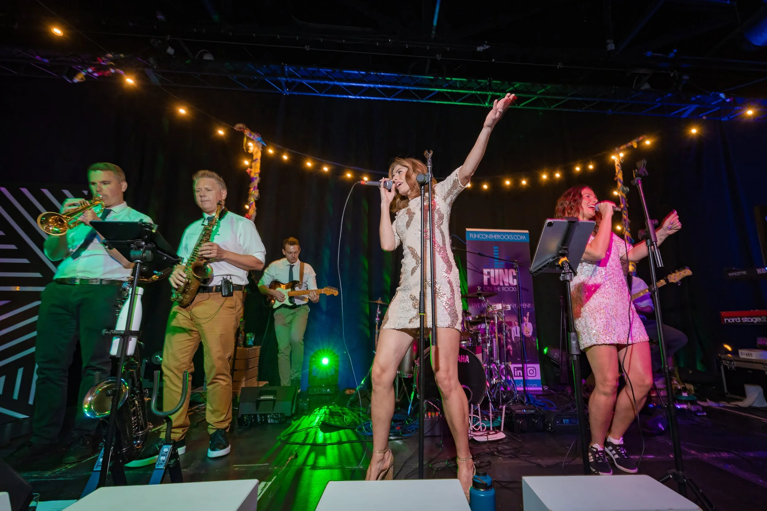 corporate-entertainment-photography-live-band-female-singers-performing.jpg