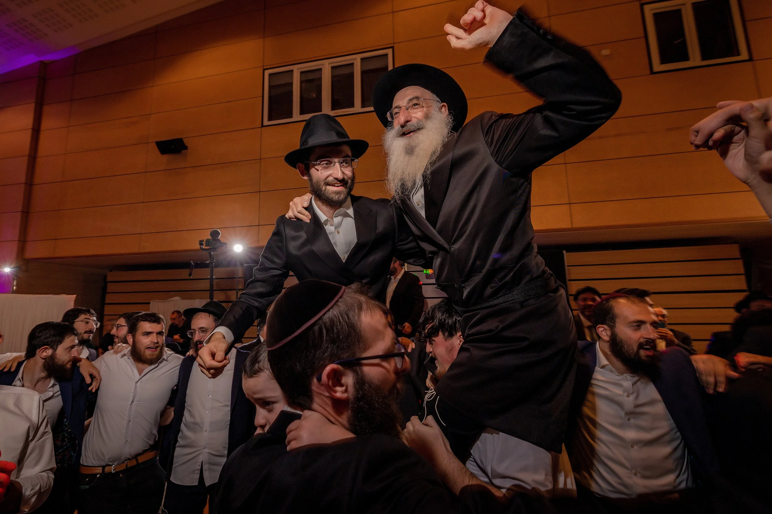 chosson groom and father on shoulders on dancefloor at charedi jewish wedding
