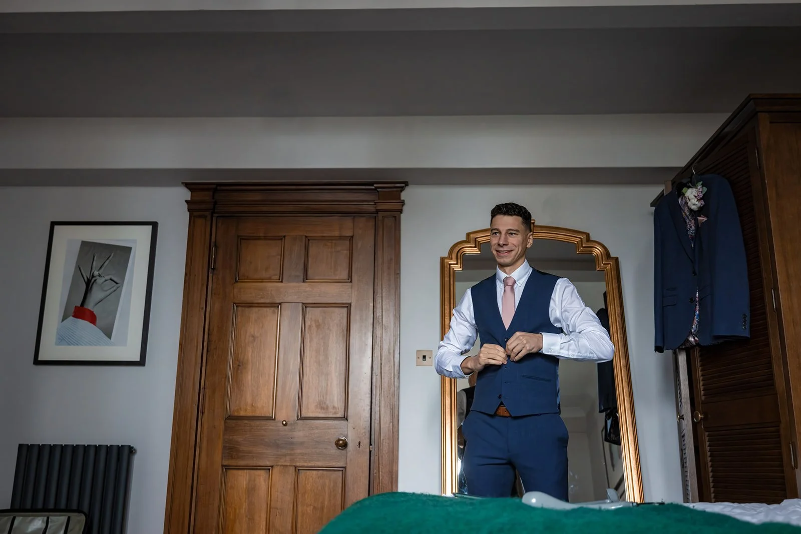 groom getting ready during prep at kimpton clocktower manchester