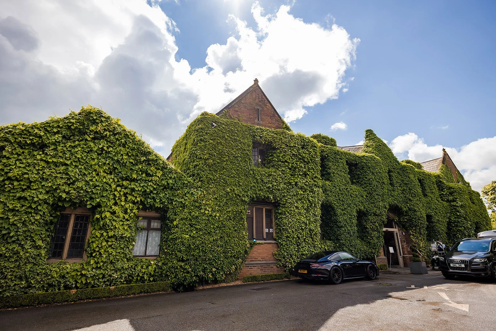 Fairmont Cheshire - The Mere exterior with ivy-covered walls, Knutsford
