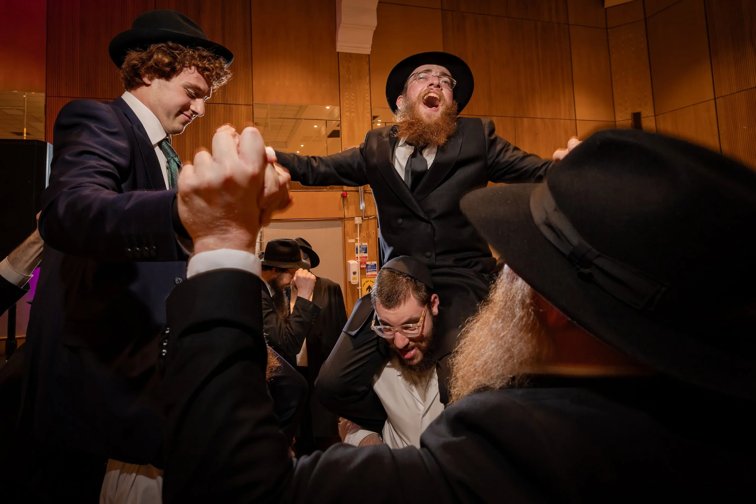 chosson groom and father on shoulders on dancefloor at charedi jewish wedding