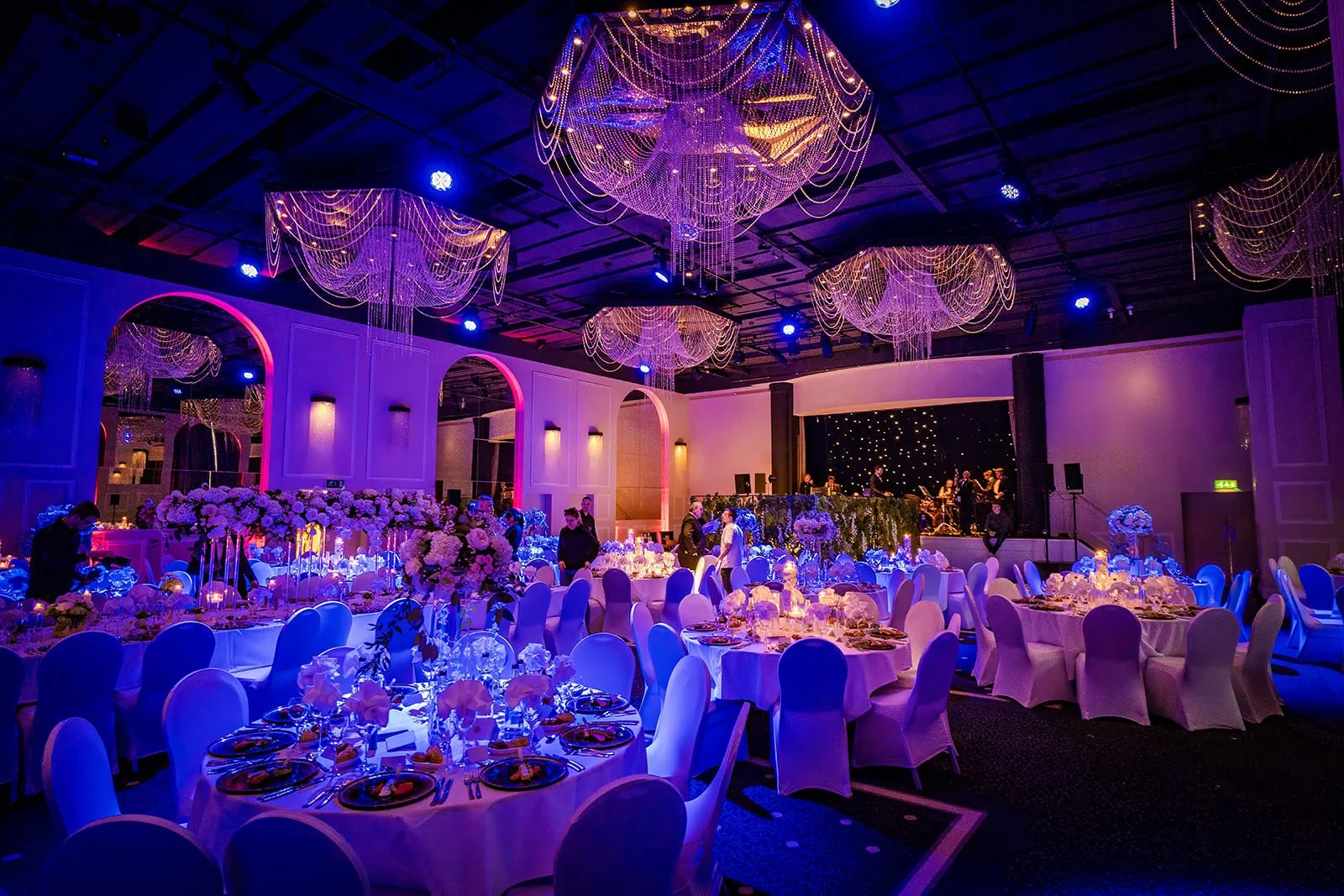 mercure manchester piccadilly hotel wedding reception international suite dinner set up