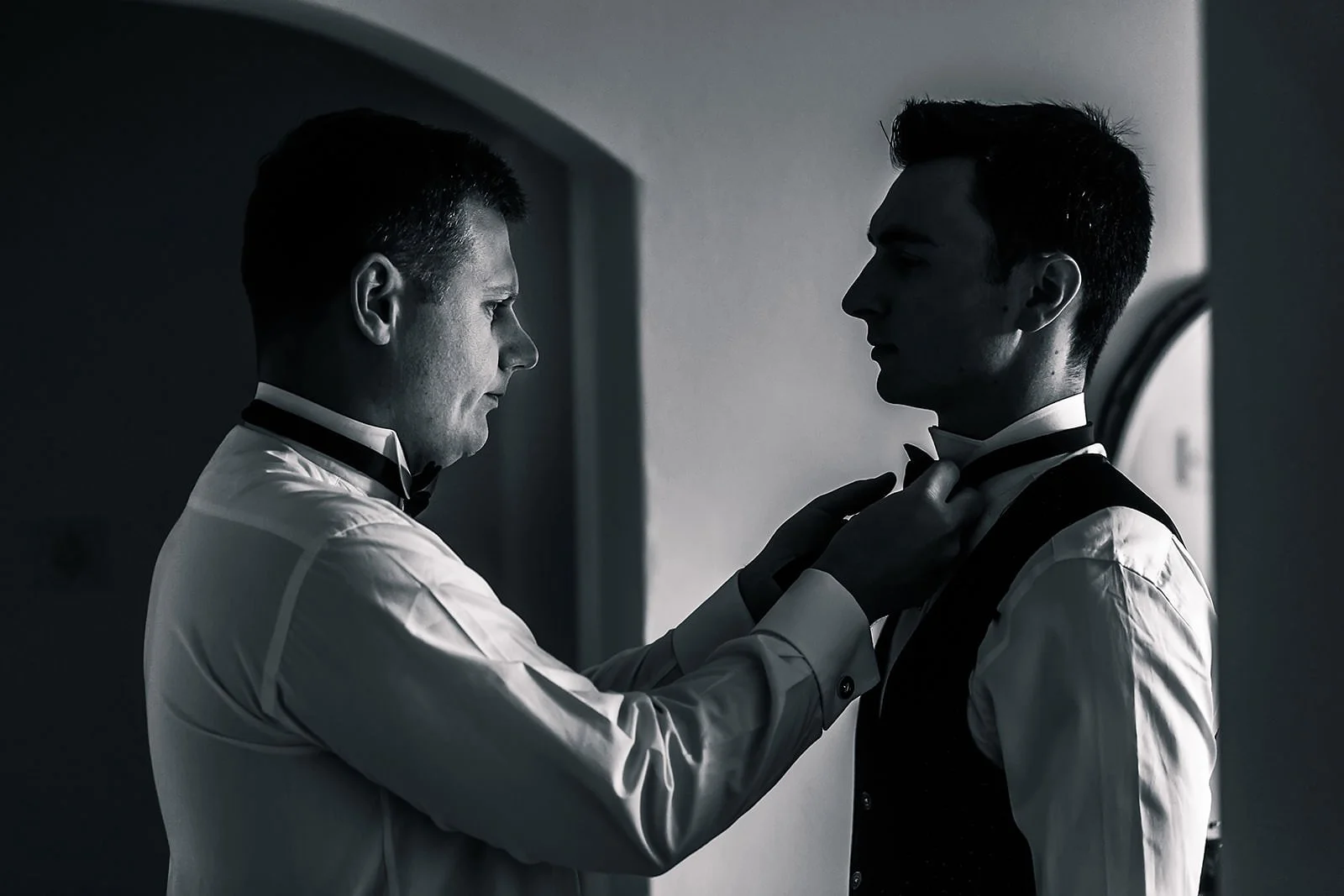 groom prep at colshaw hall wedding venue