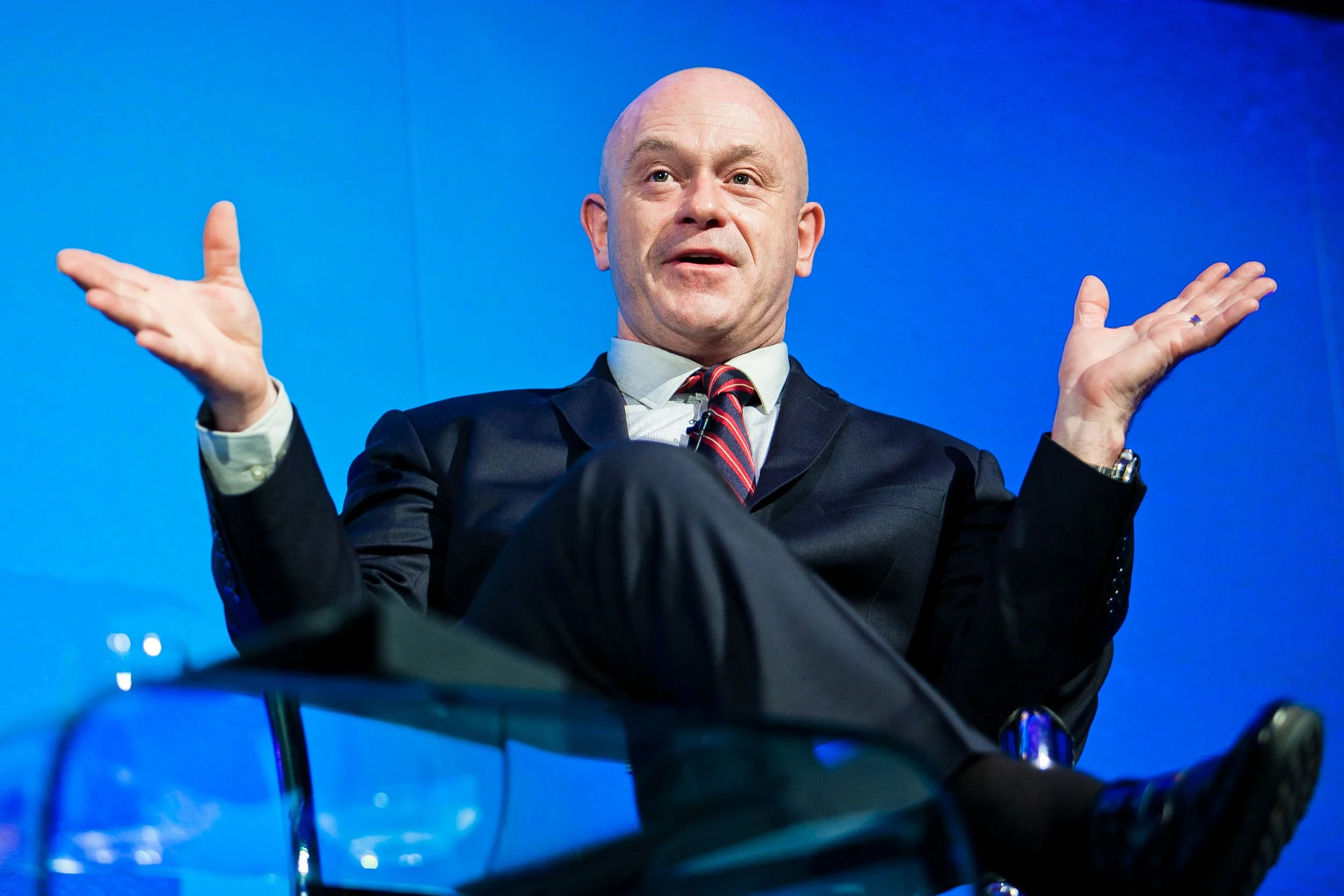 ross kemp guest speaker on stage at charity event